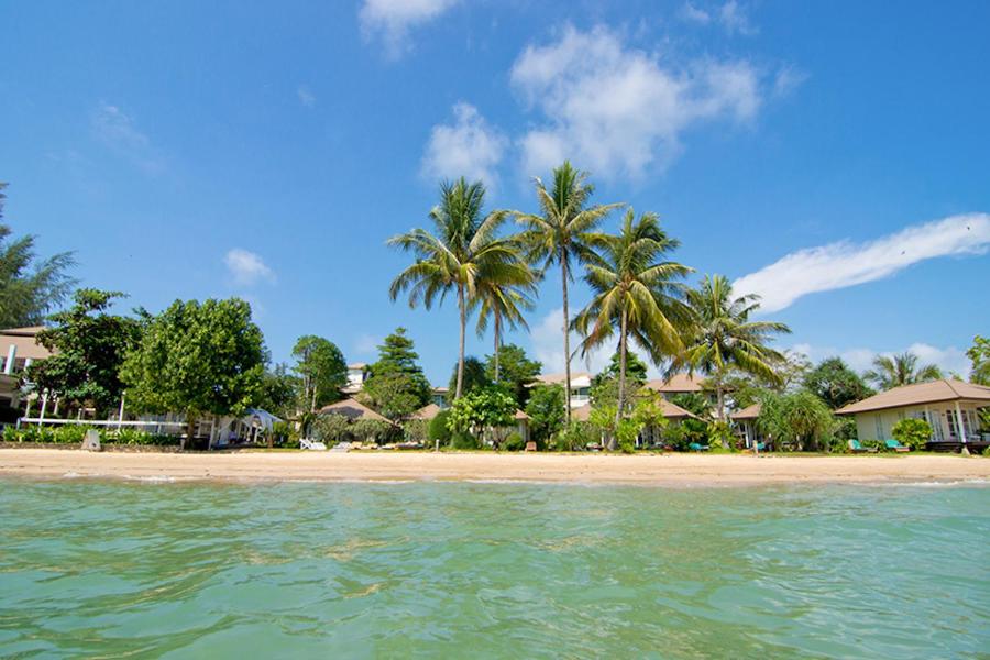  Beachfront  Villa photo 3