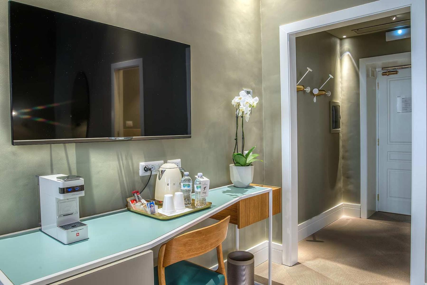 Club Double Room thumbnail 6
