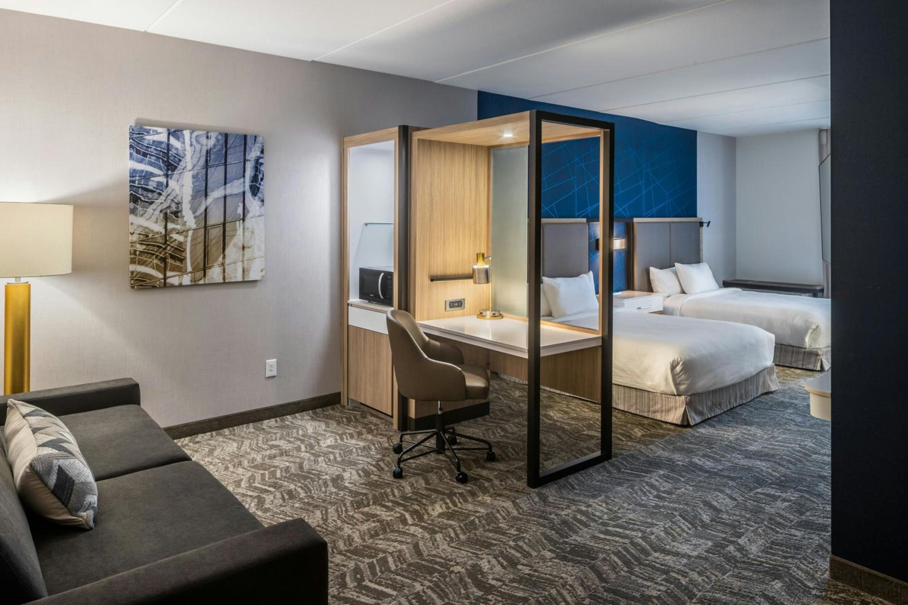Queen Suite with Sofa Bed - Photo 1