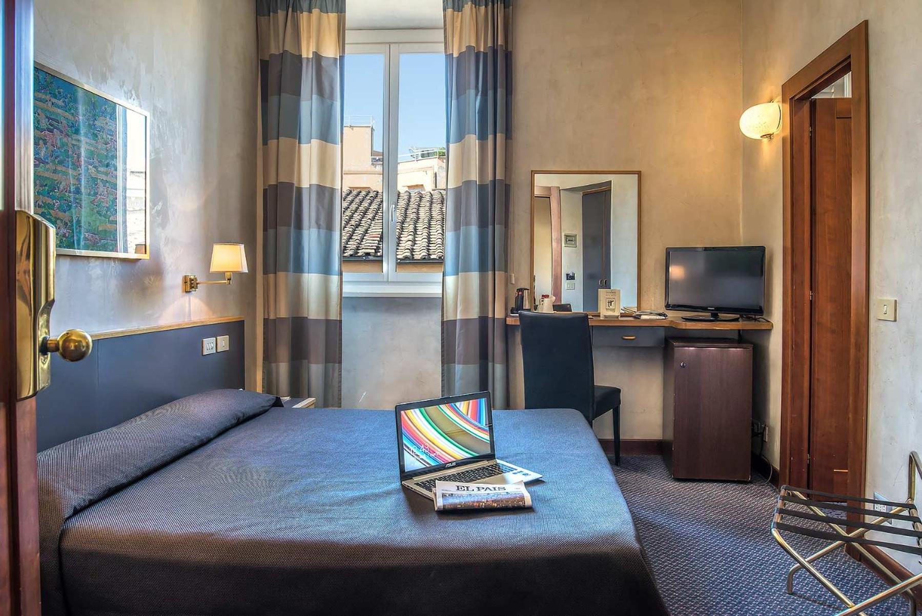 Double Room thumbnail 5