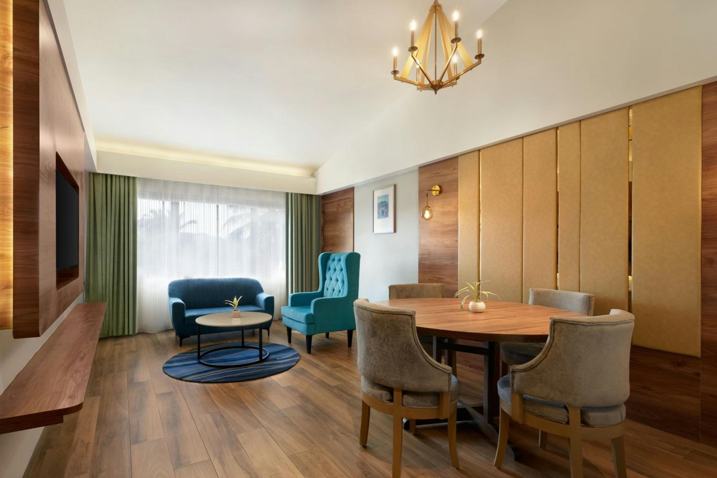 Hazel One-Bedroom King Suite photo 1