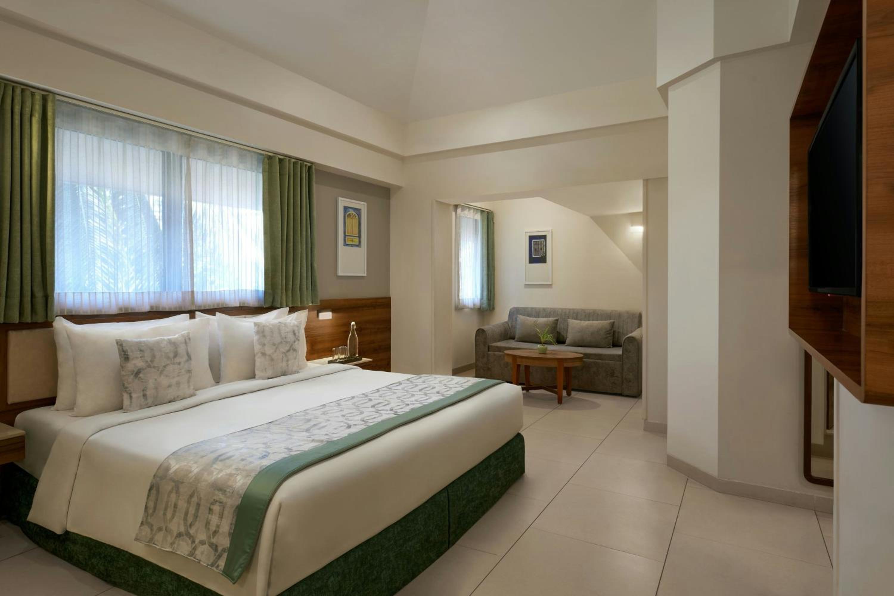 Winter Green Premium King Room with Garden View photo 1