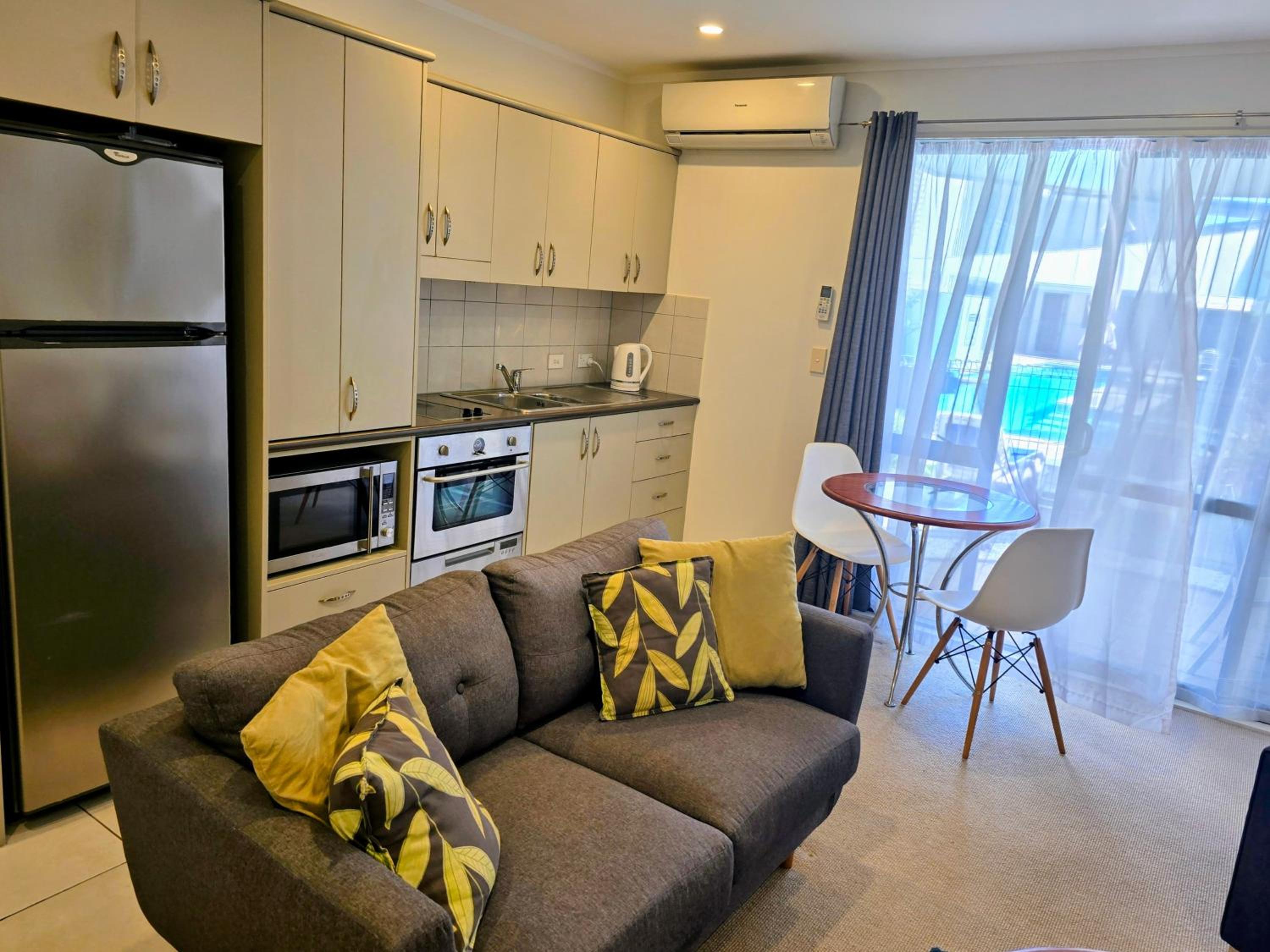 Apartment with Pool View  photo 3