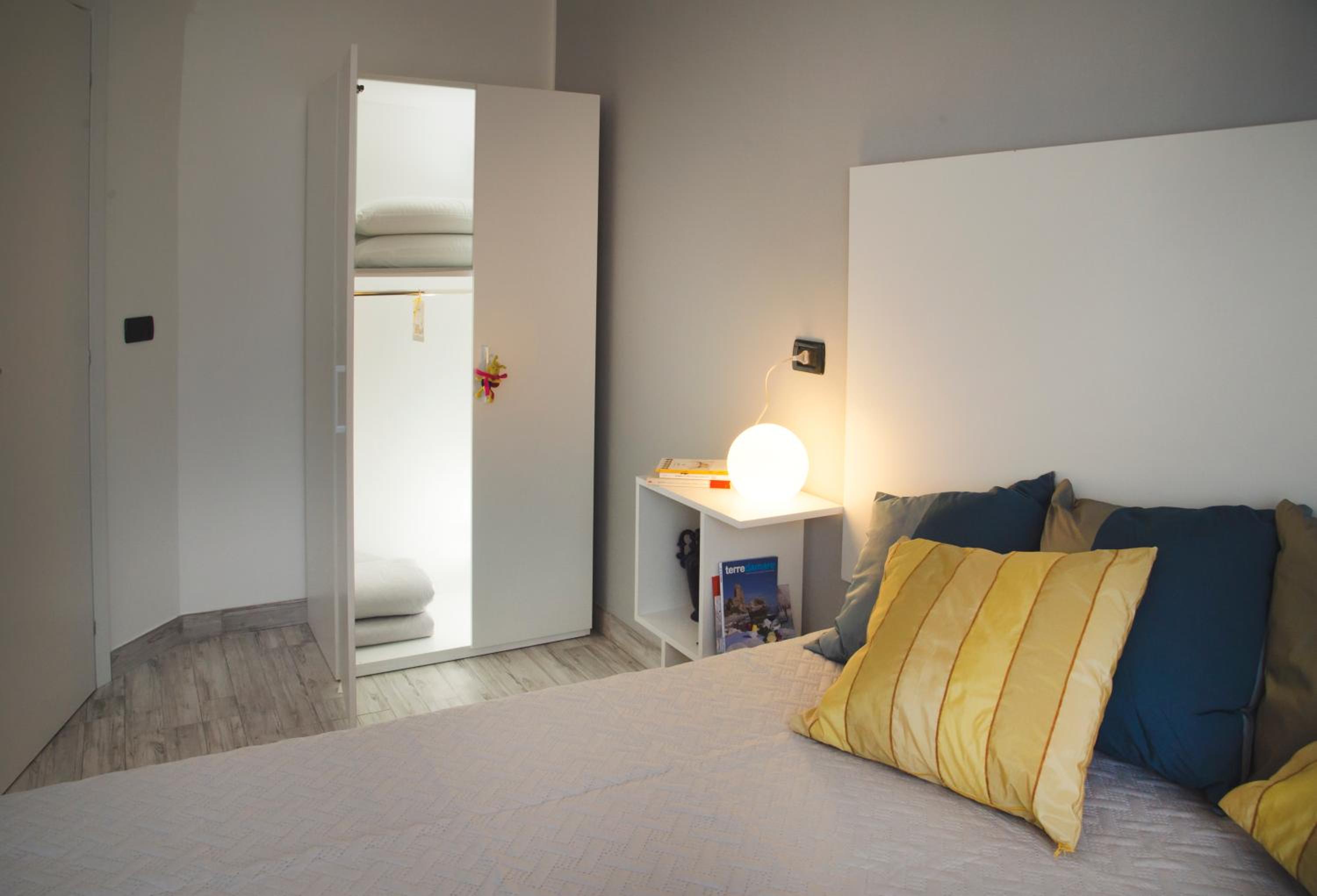 One-Bedroom Suite - Photo 2