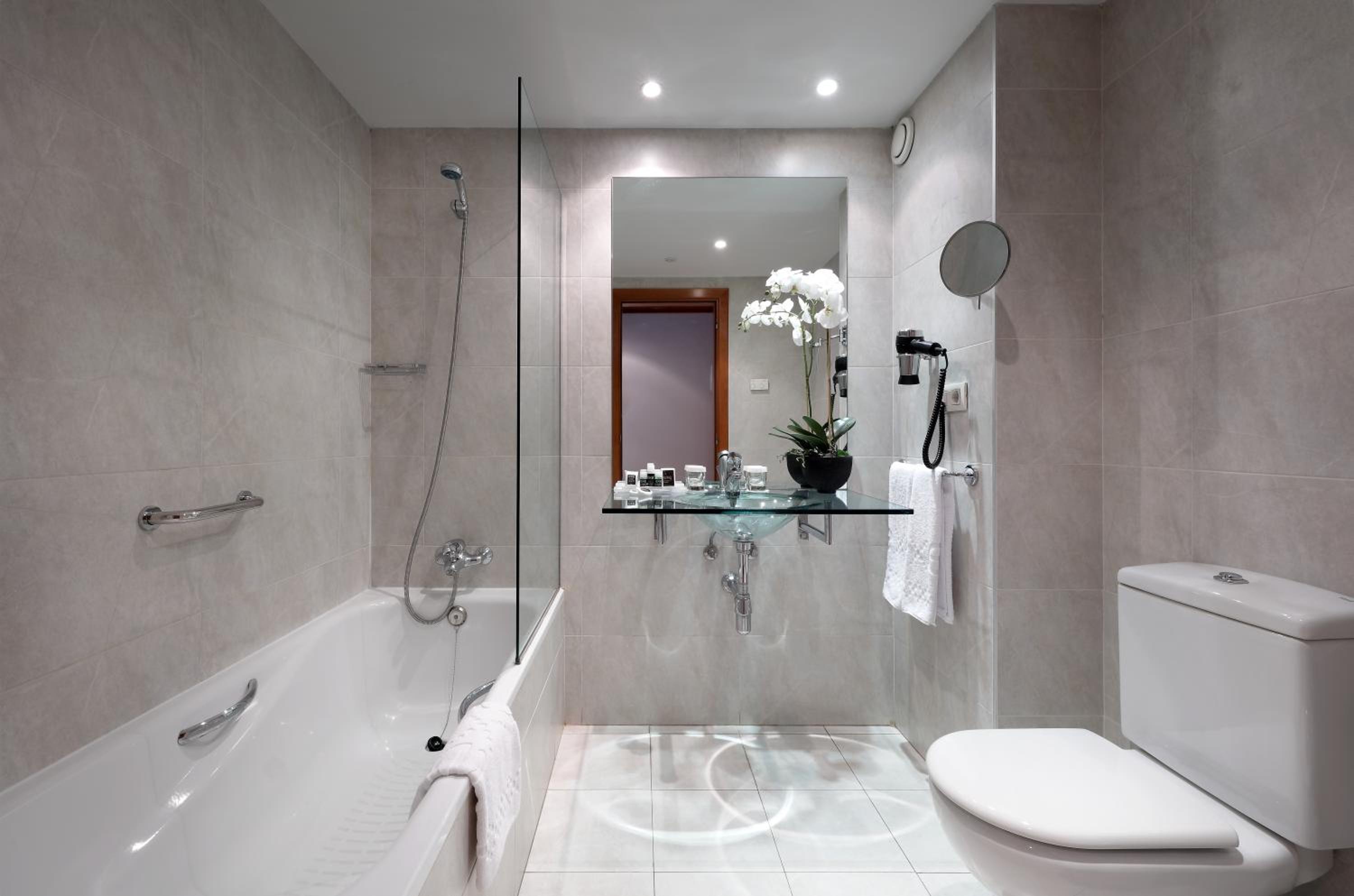 Double or Twin Room - Photo 3