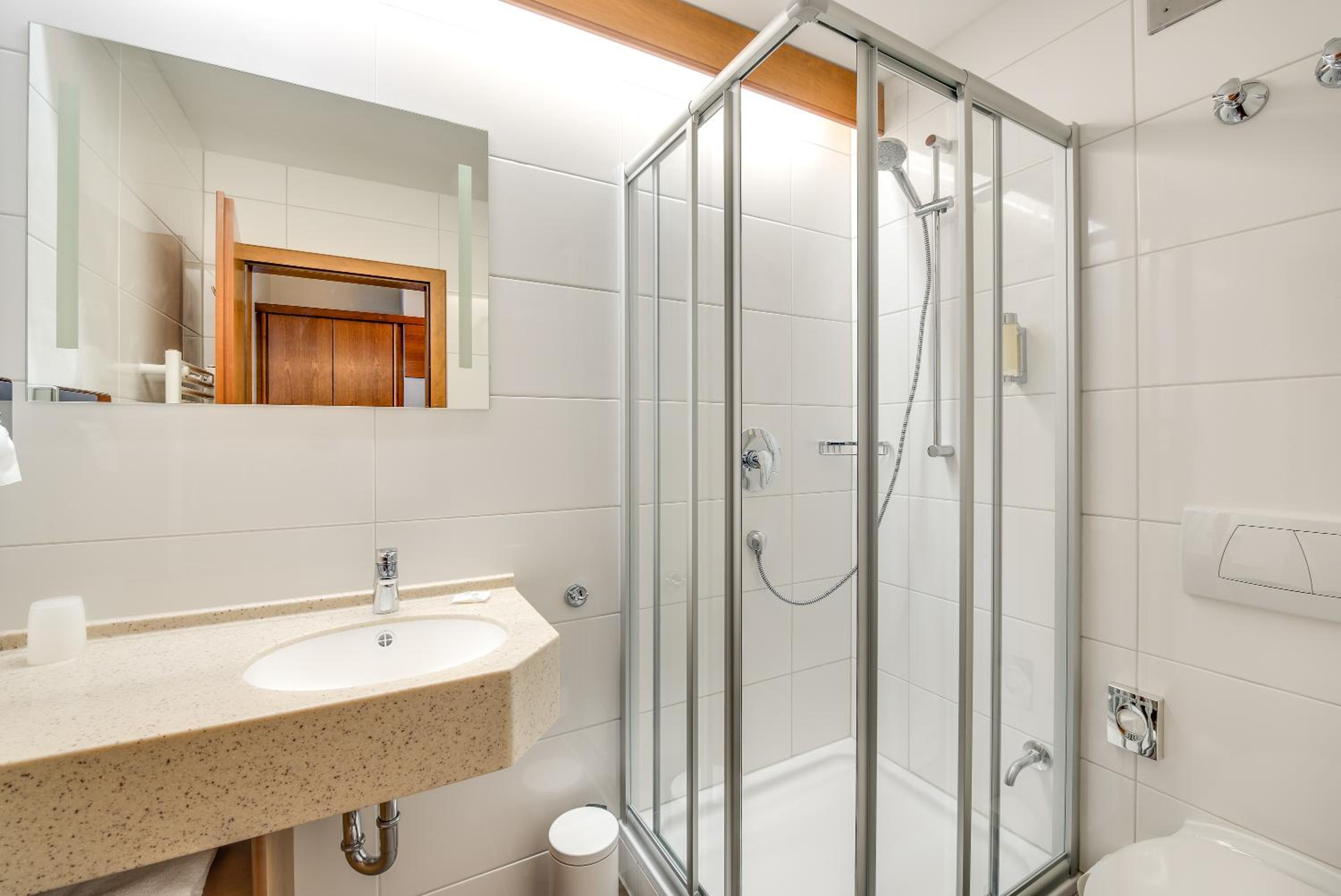 Double Room with Balcony - Photo 4