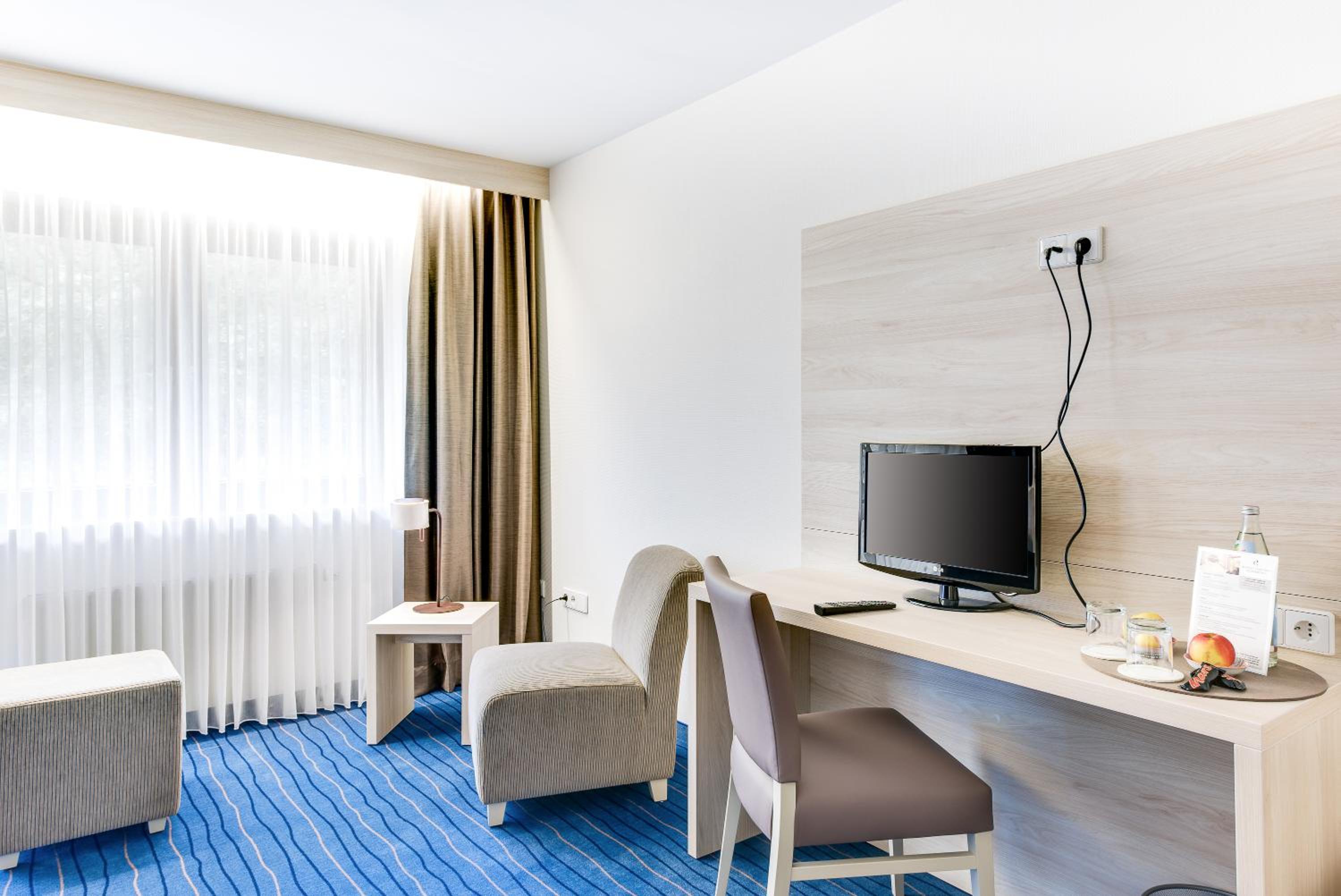 Double Room with Balcony - Photo 2