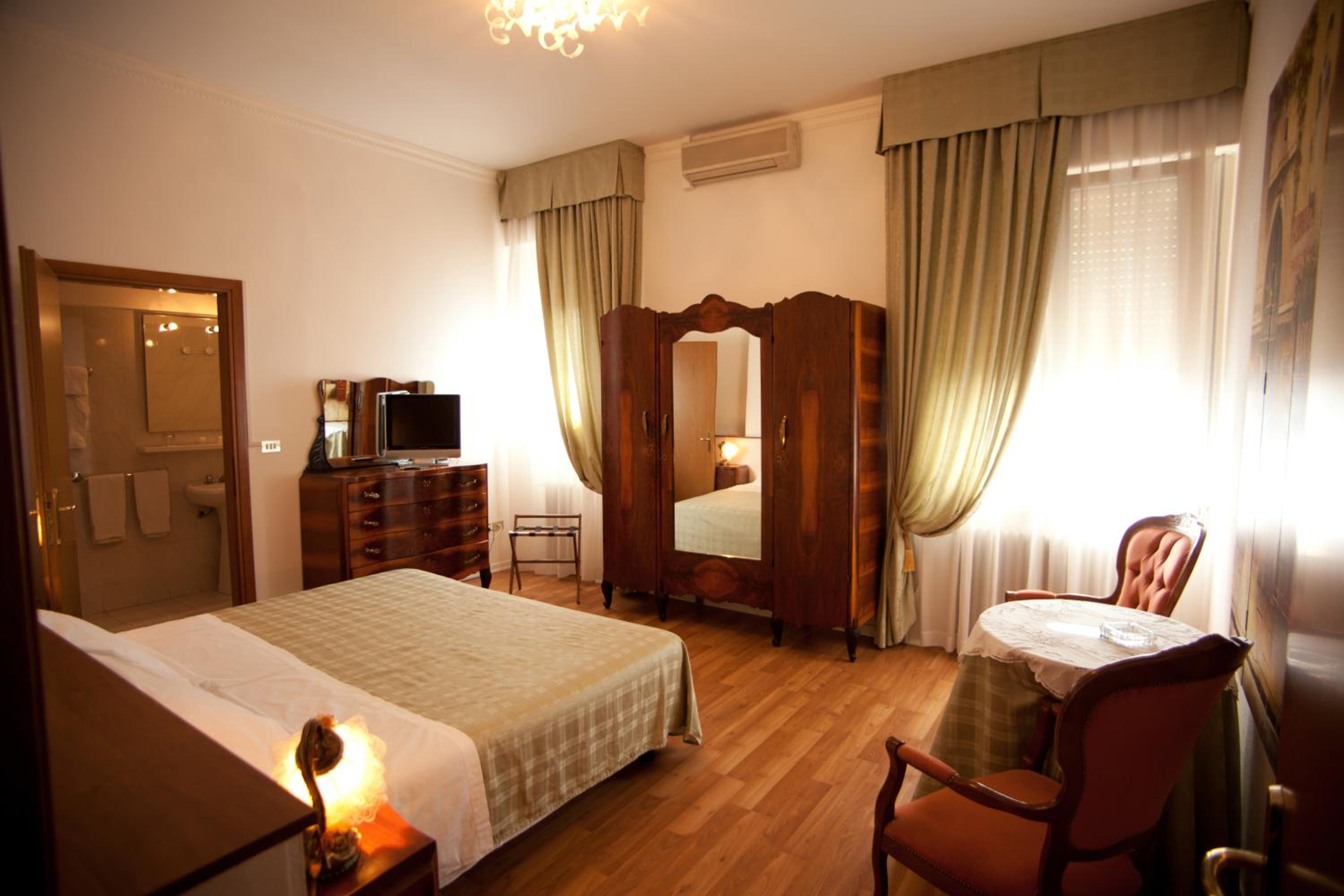 Suite photo 1