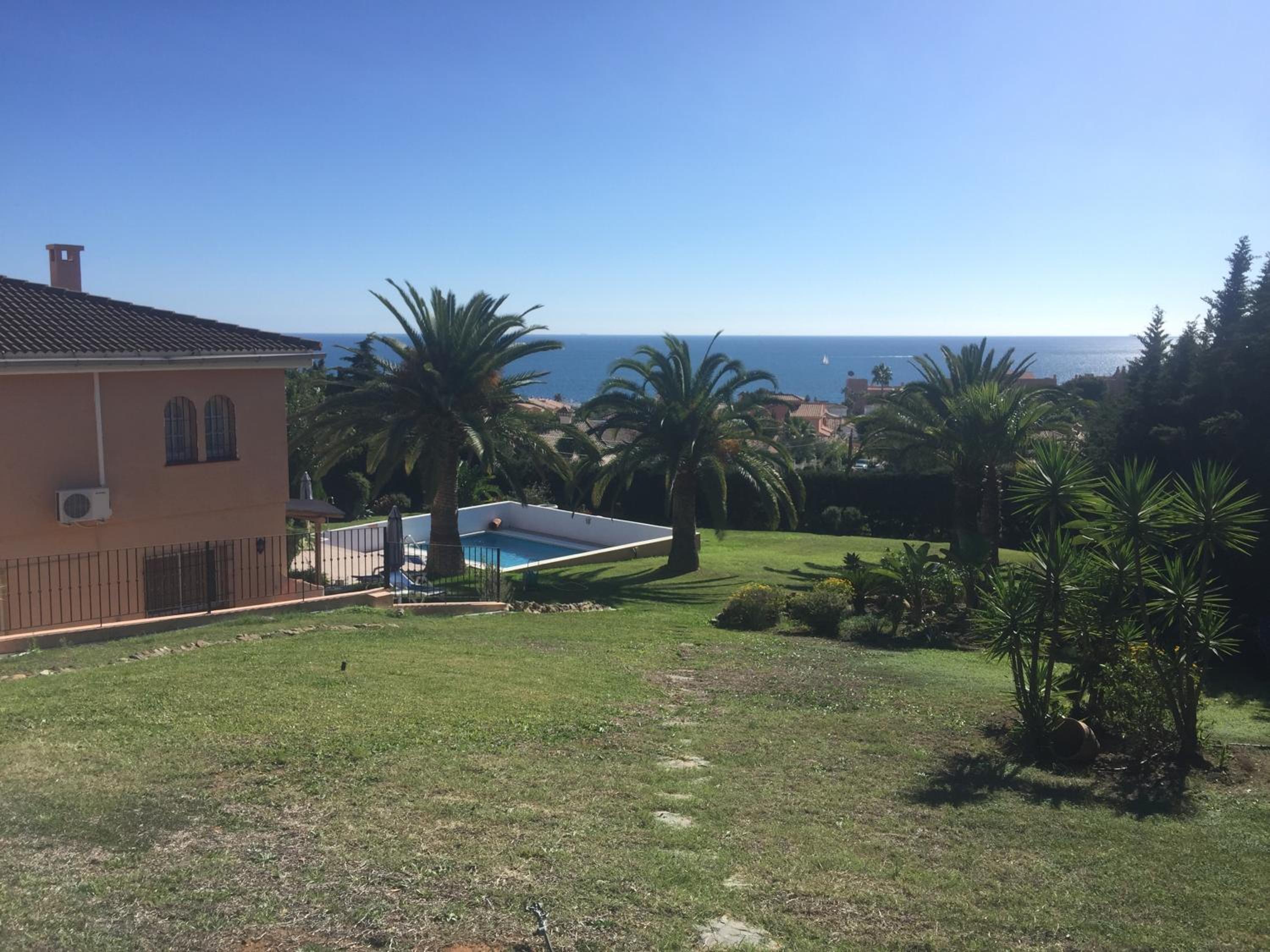 2 Bedroom Apartment with Sea View - Photo 13