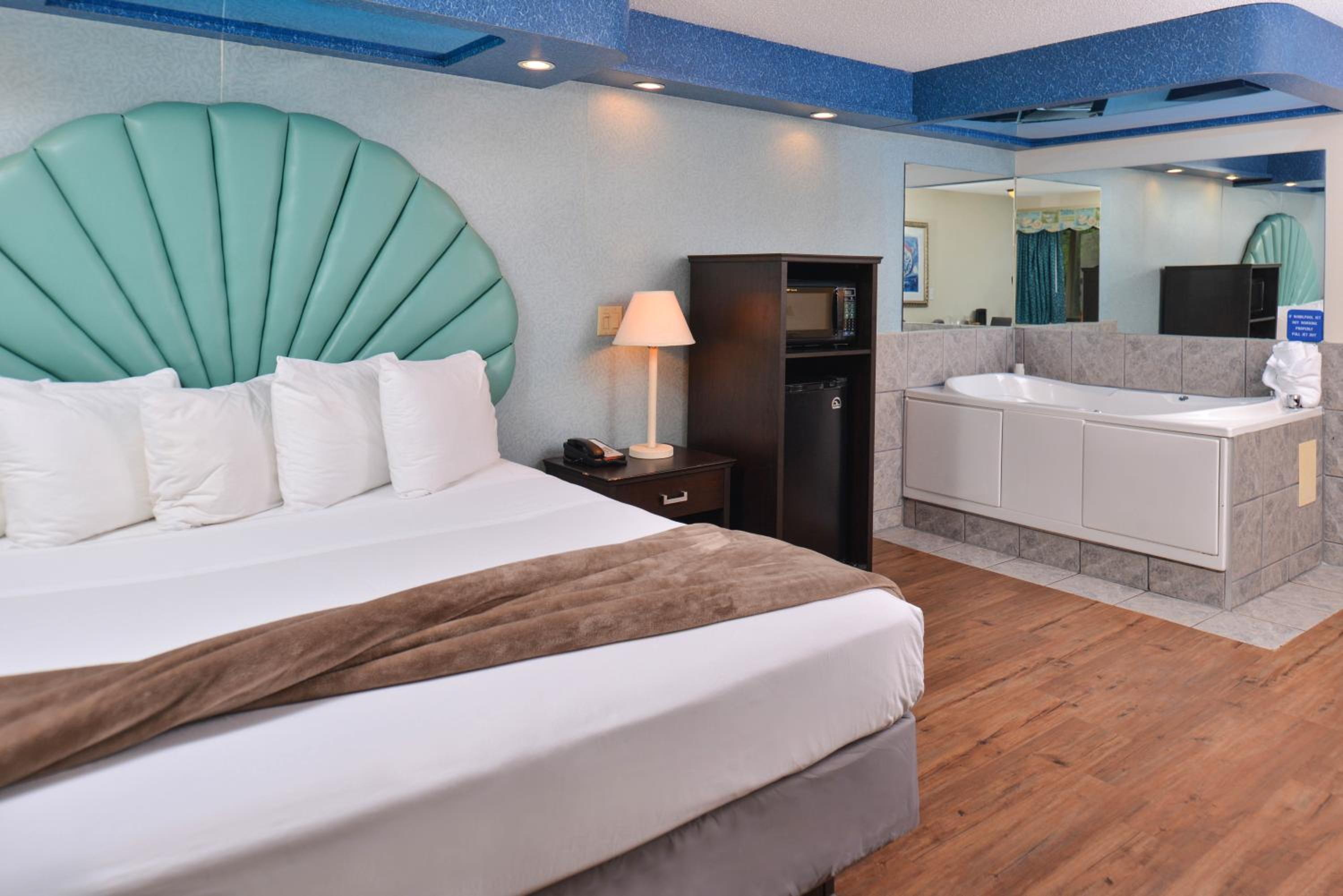 Quadruple Room with Whirlpool - Non Smoking photo 2