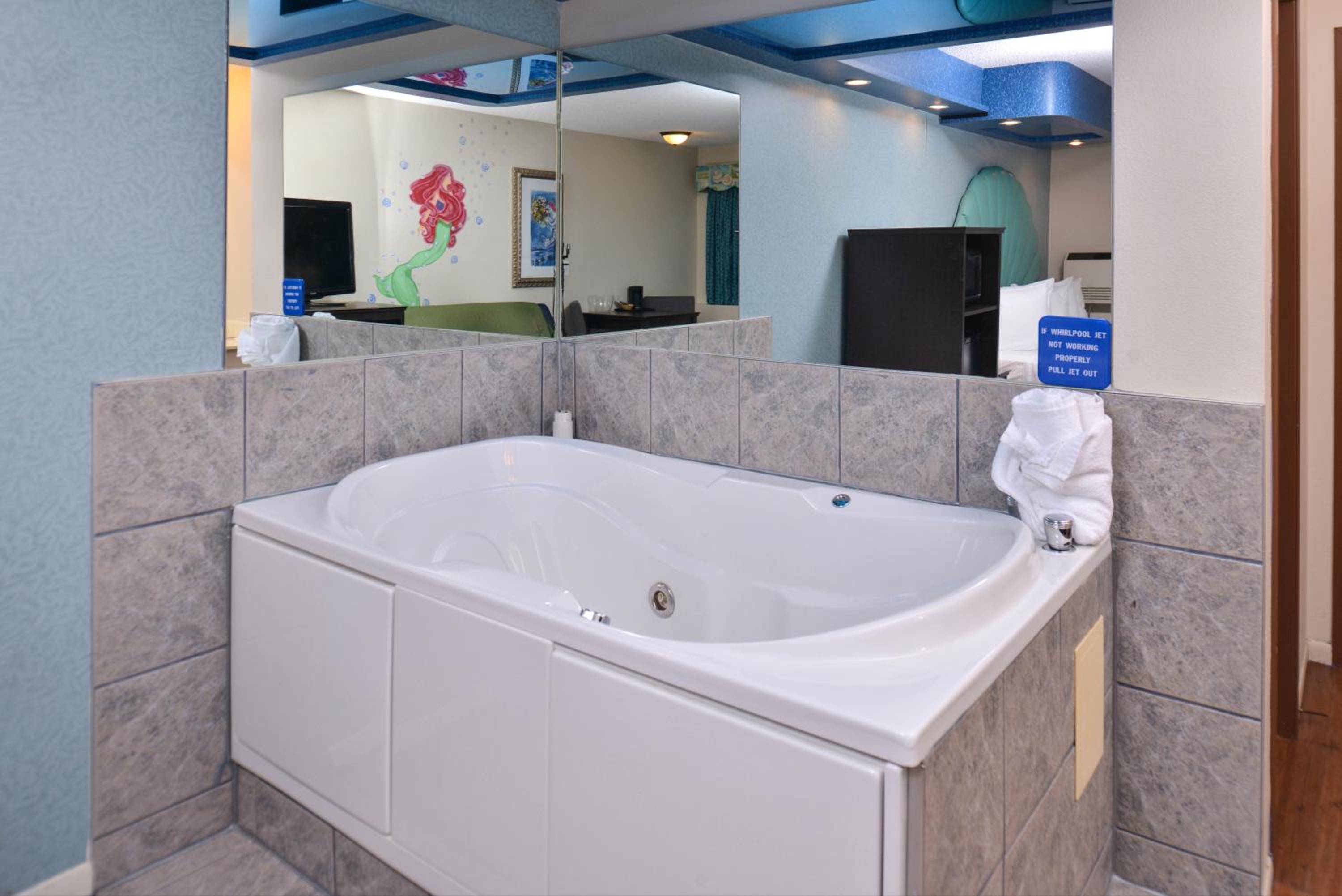 Quadruple Room with Whirlpool - Non Smoking photo 3