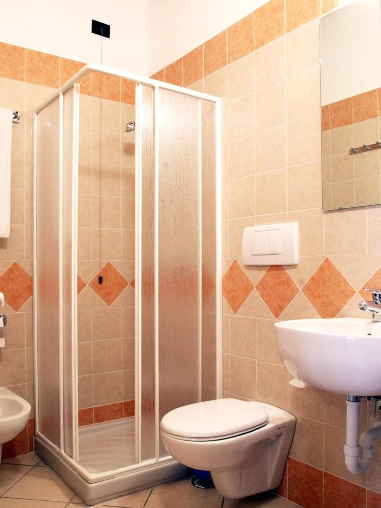 Double or Twin Room - Photo 10