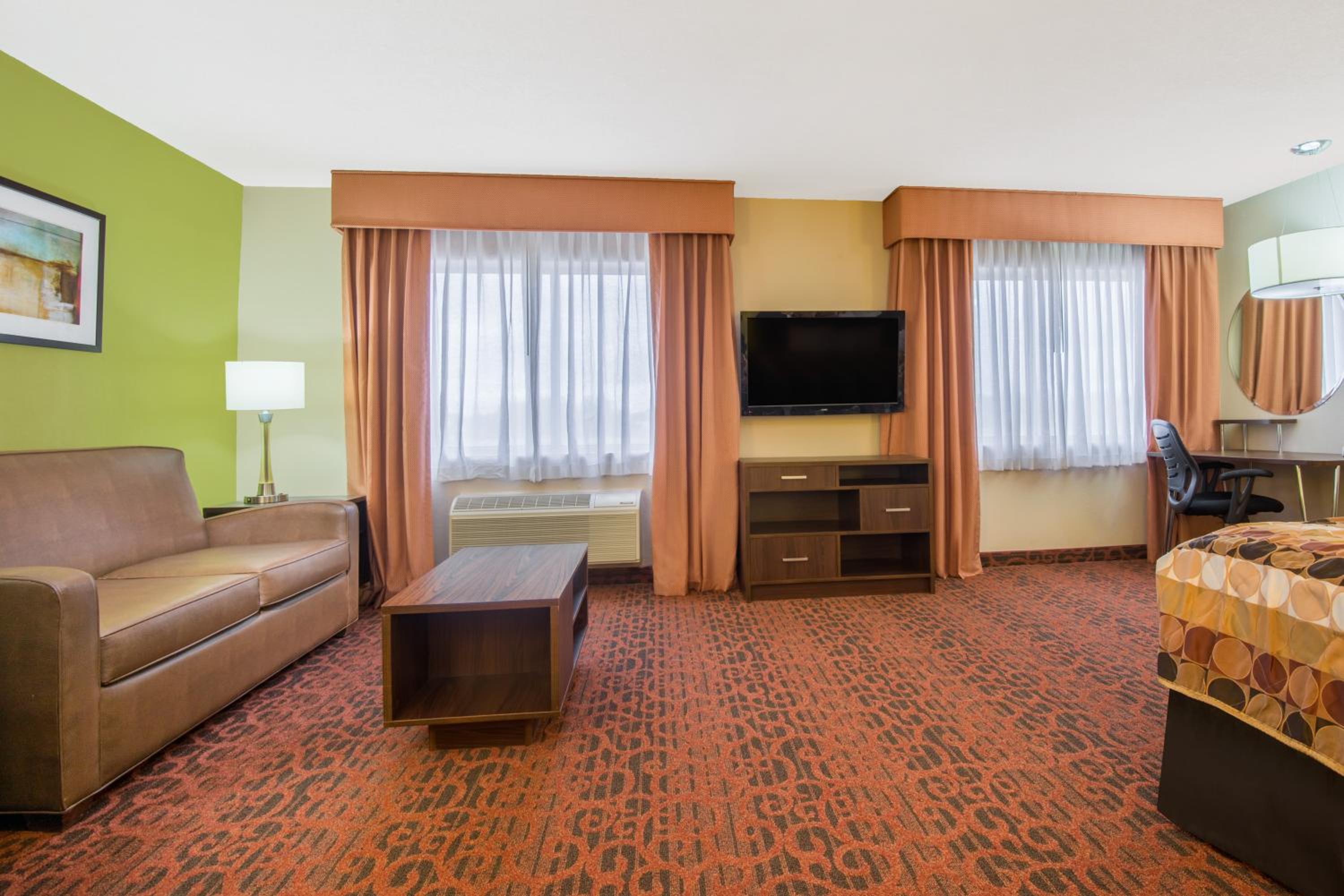 King Suite - Non-Smoking - Photo 2