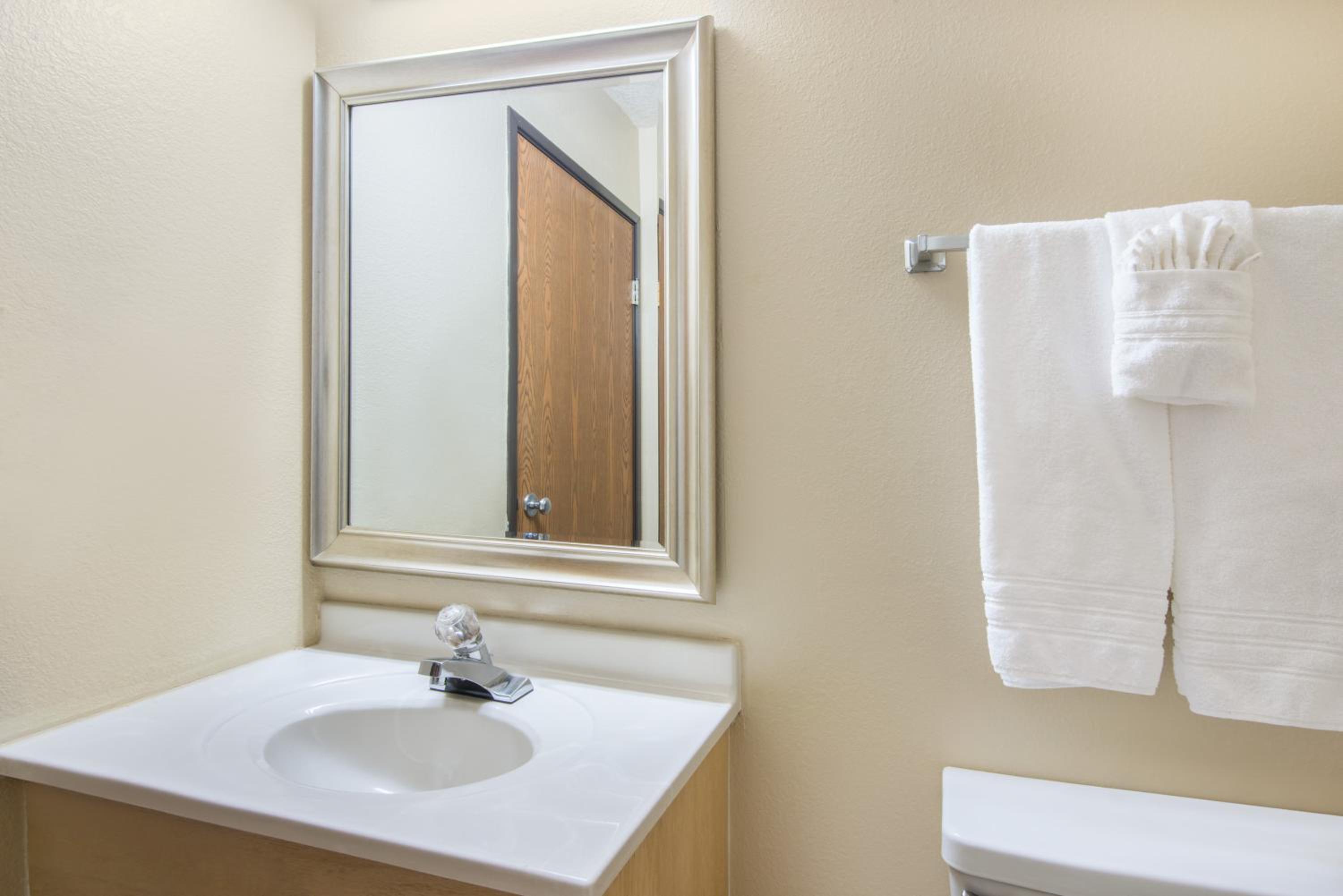 Queen Room - Disability Access/Non-Smoking photo 3