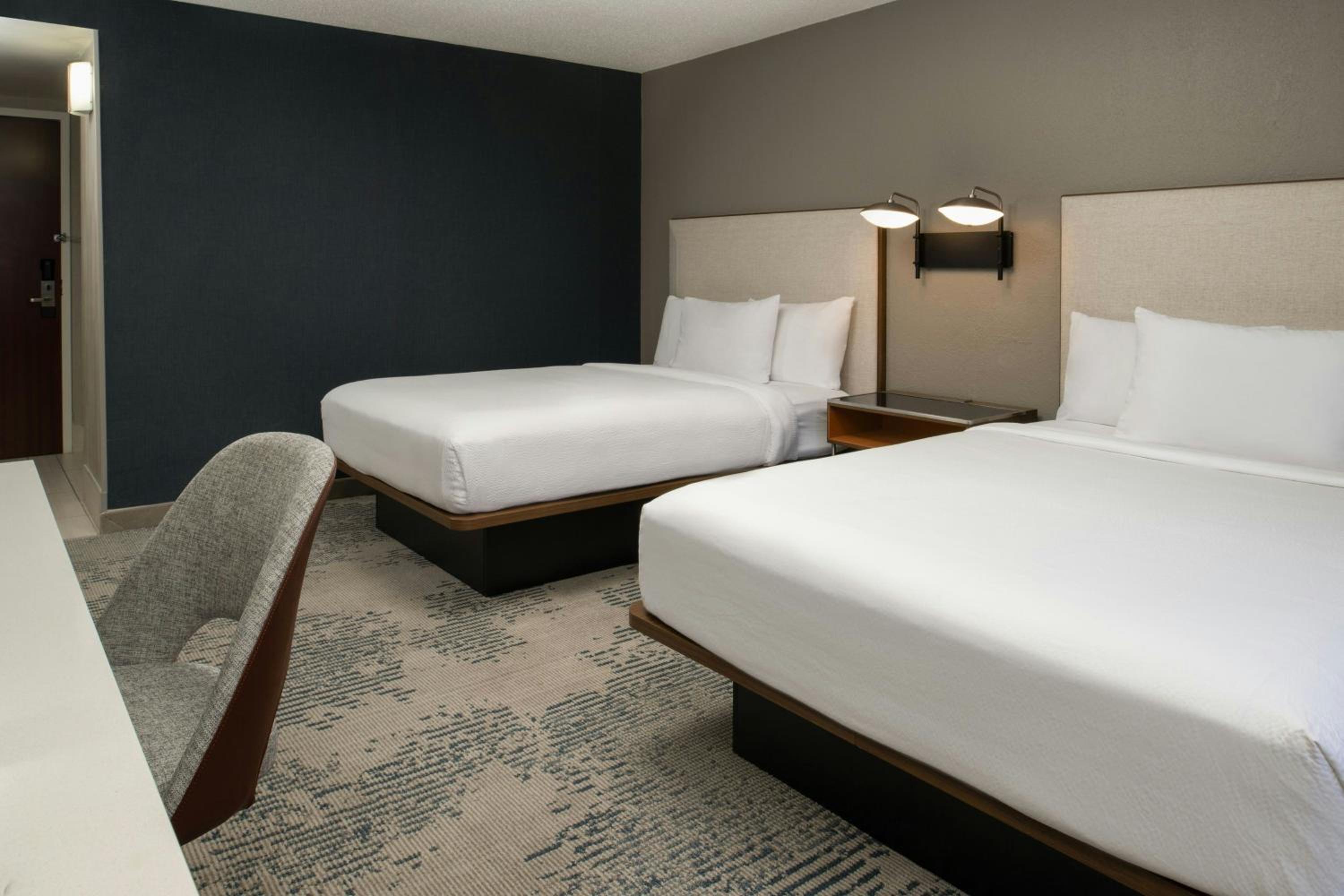 Queen Room with Balcony photo 1