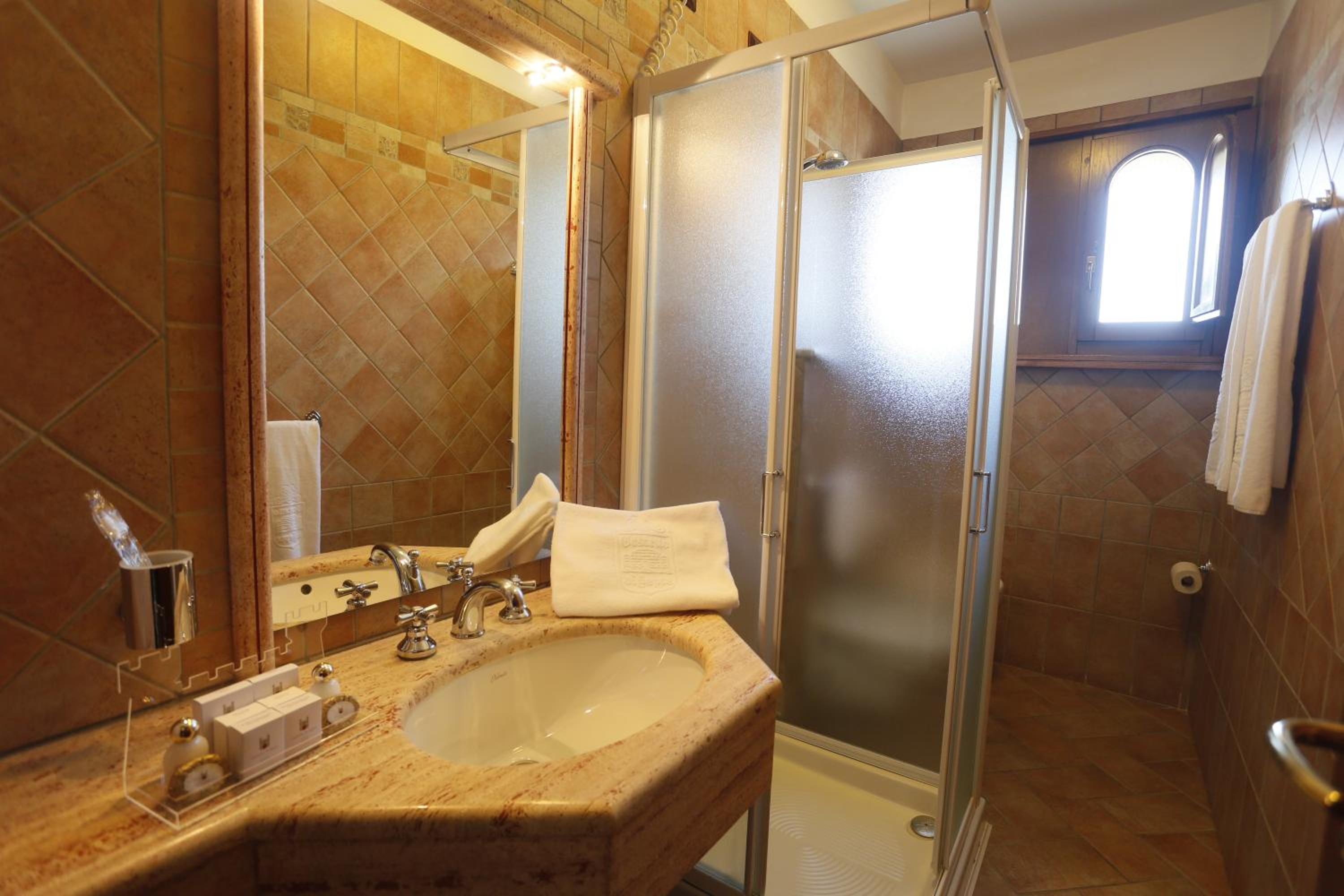 Standard Double or Twin Room photo 3