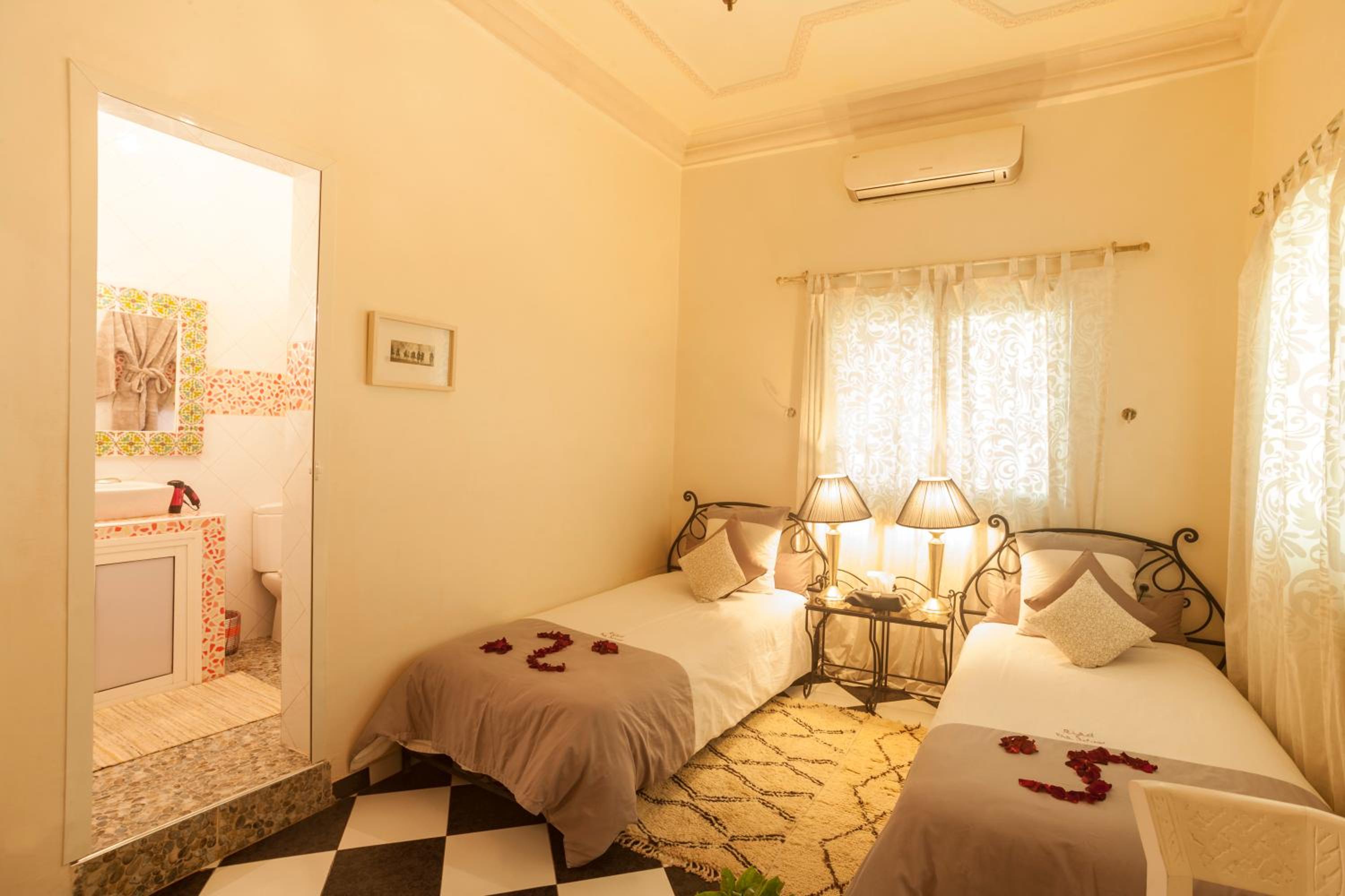Superior Twin Room - Photo 4
