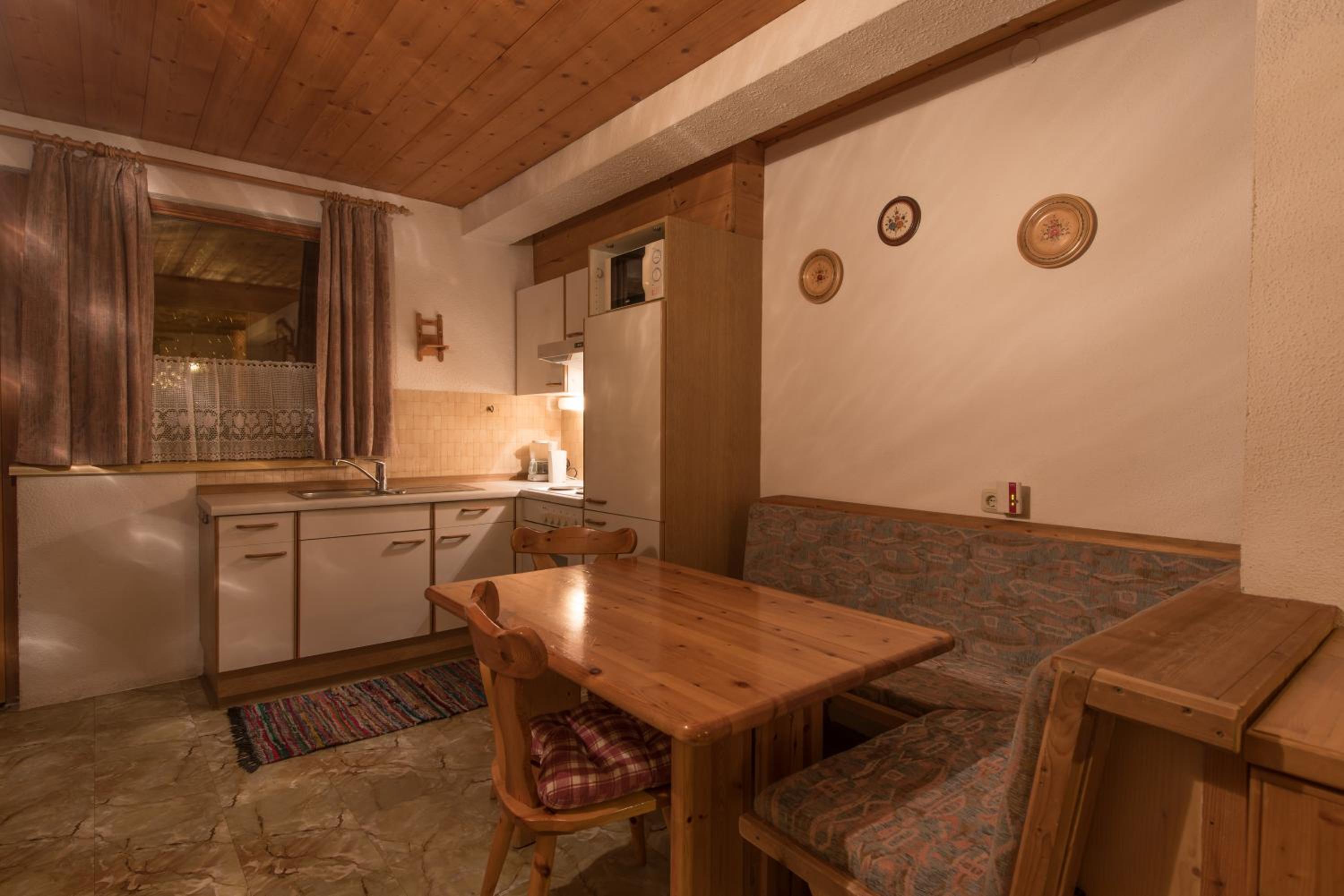 Apartment with Terrace - Photo 6