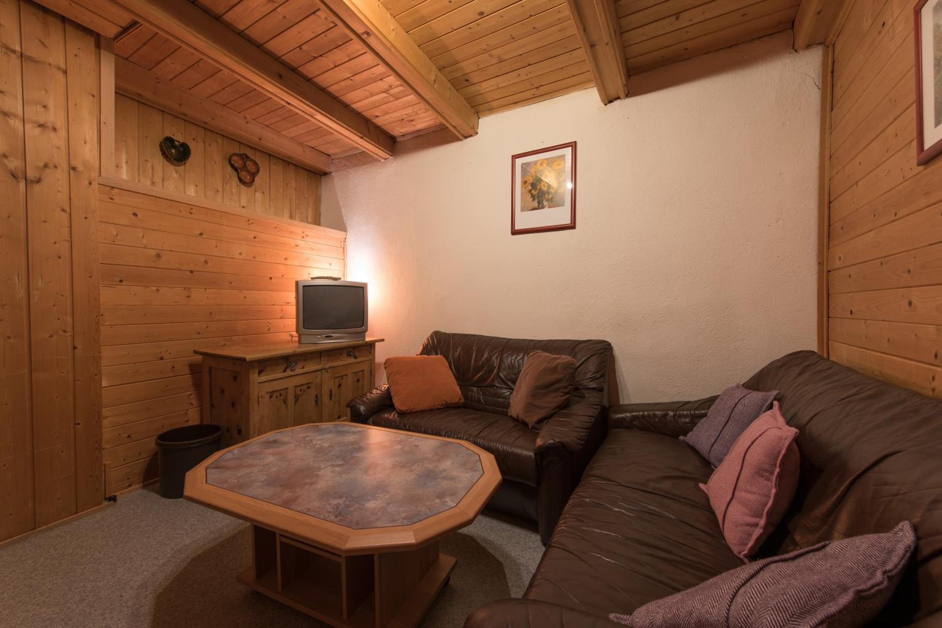Three-Bedroom Suite - Photo 2