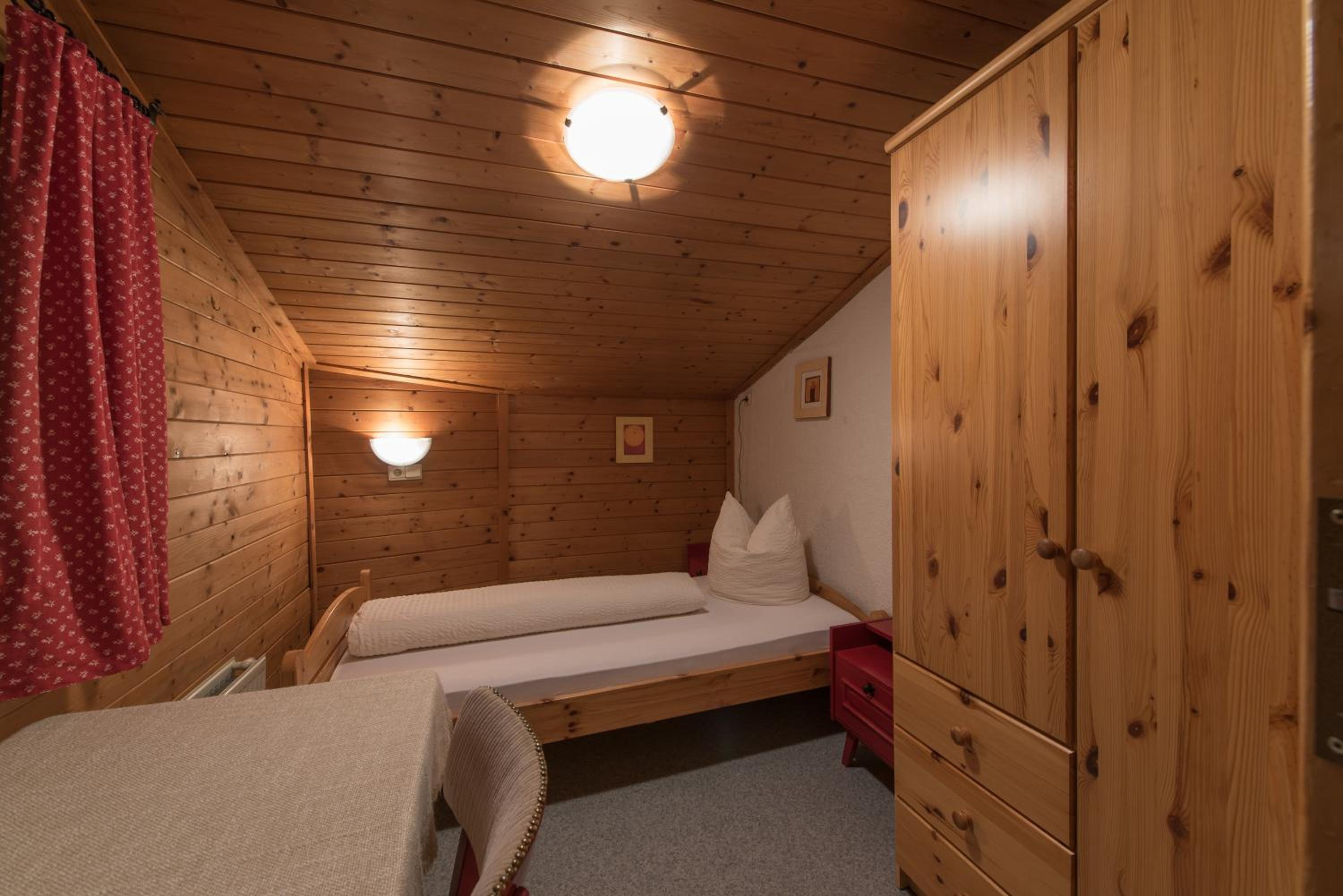 Three-Bedroom Suite - Photo 5