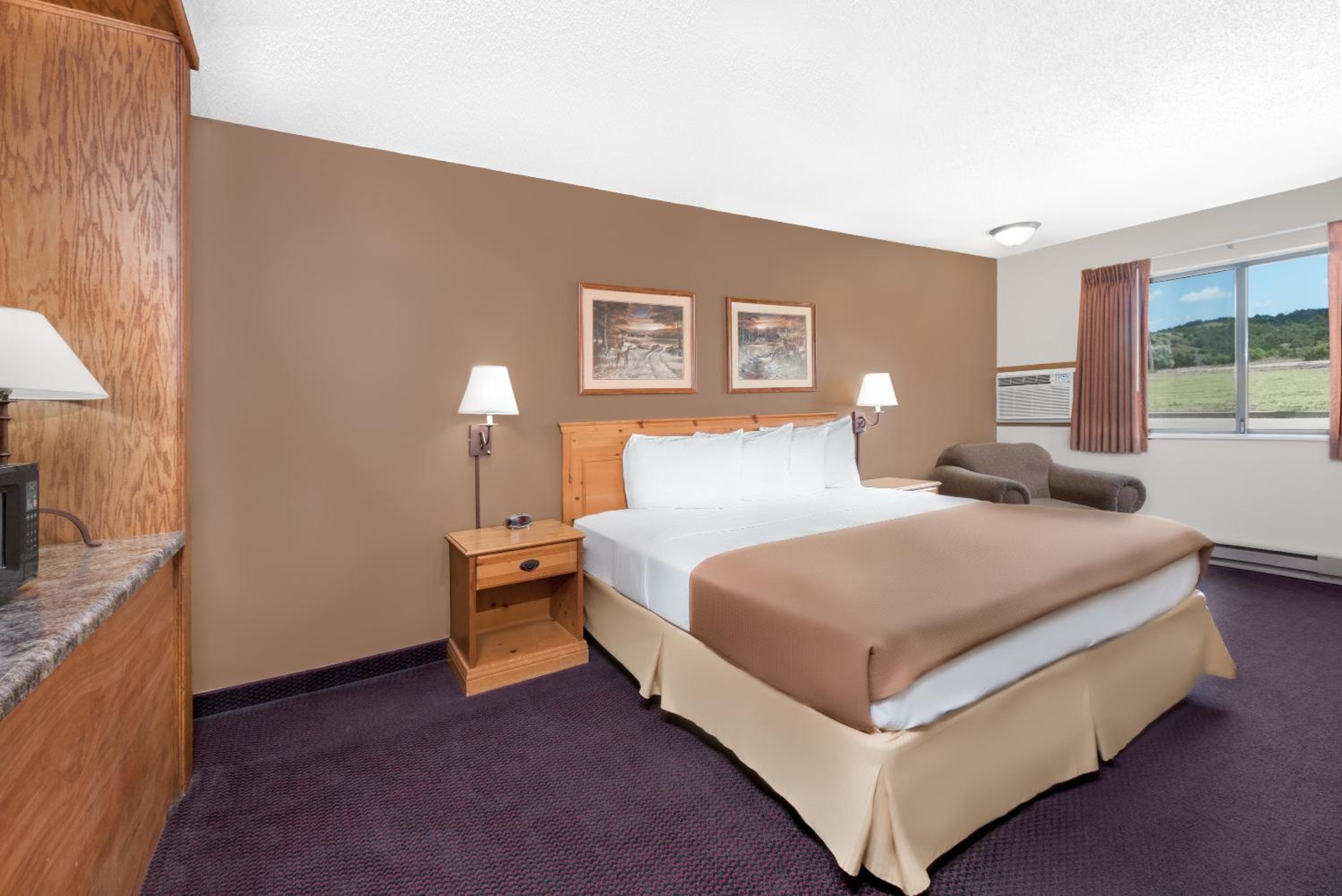 Queen Room - Pet Friendly/Non-Smoking - Photo 1
