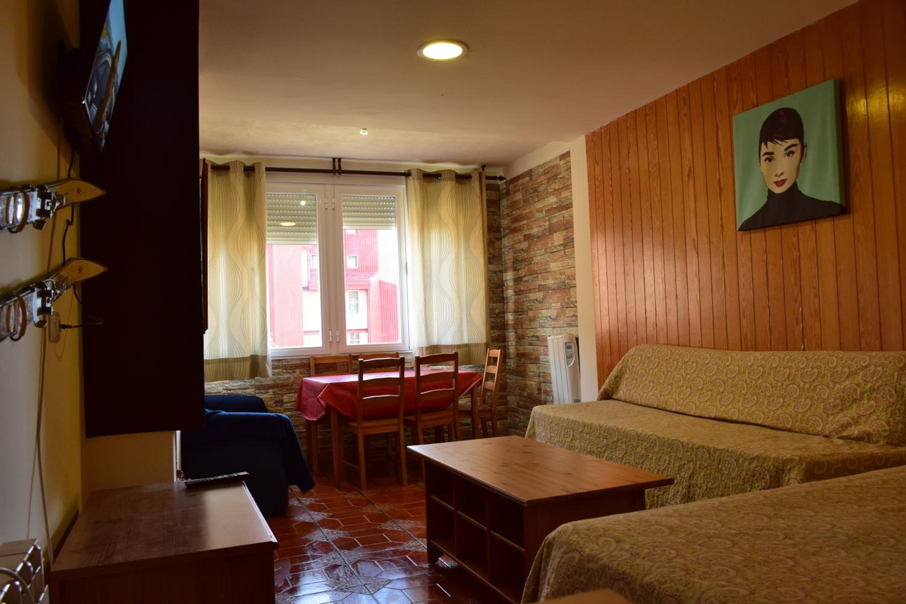 Family Studio - Photo 4