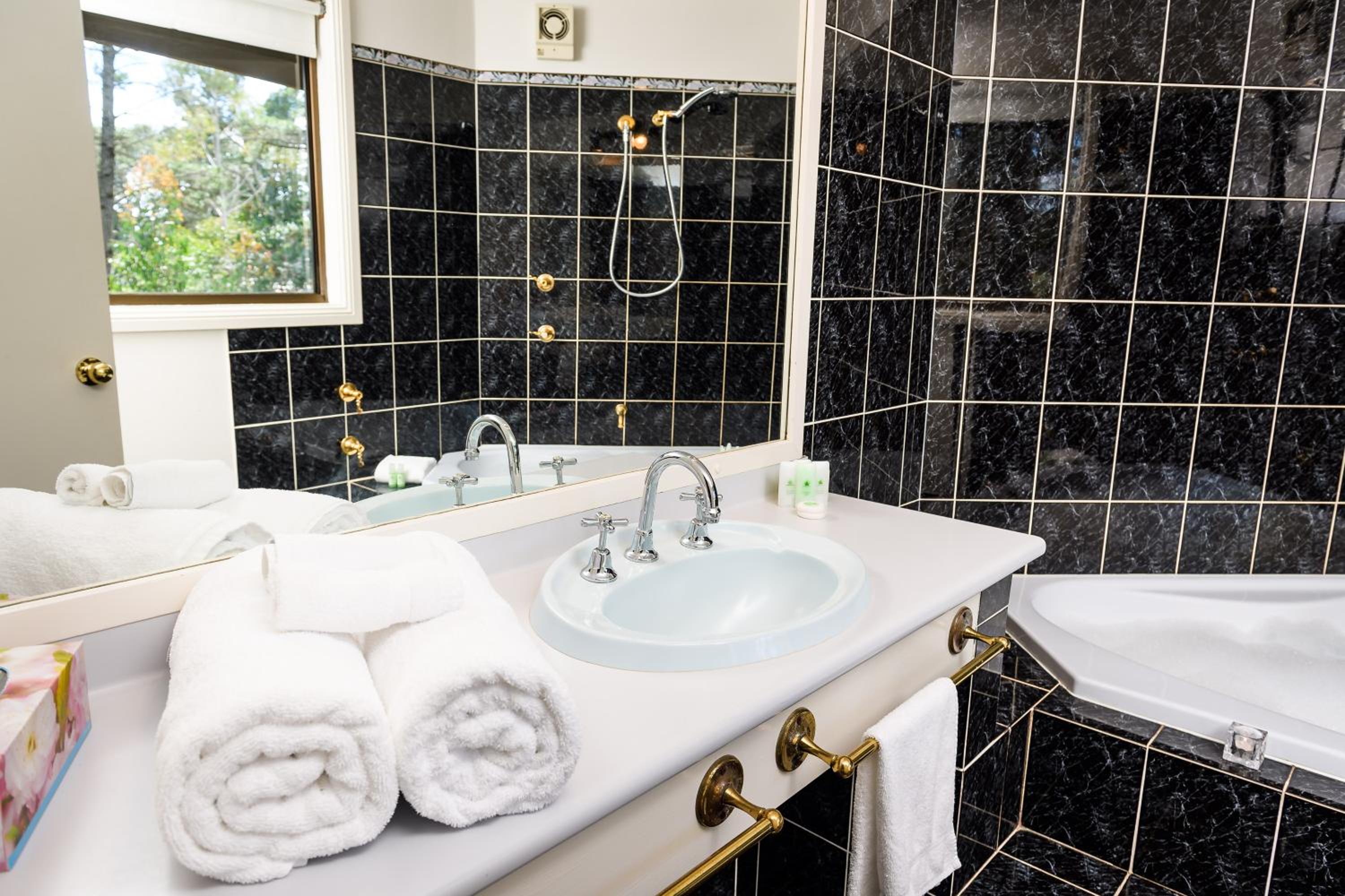 Studio with Spa Bath - Photo 3