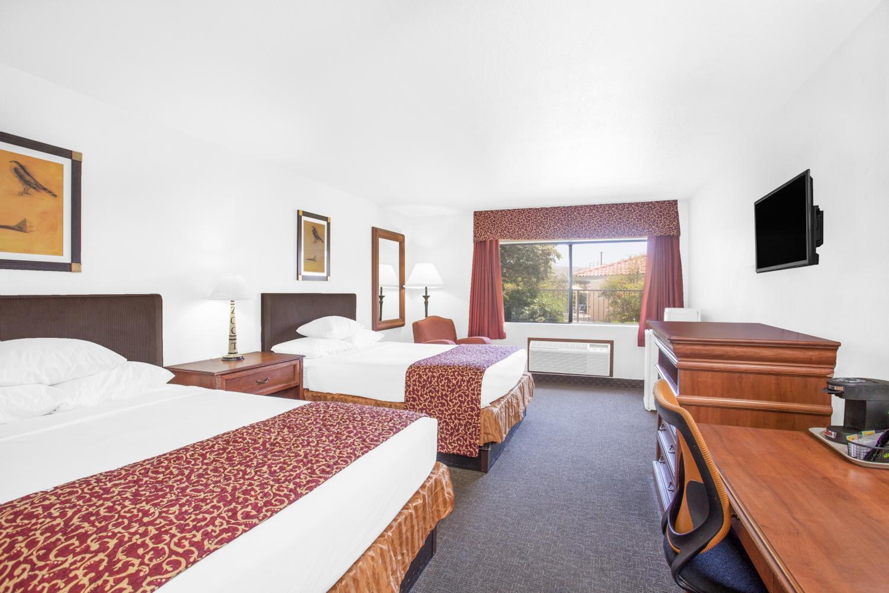 Queen Room with Two Queen Beds - Non-Smoking - Photo 1