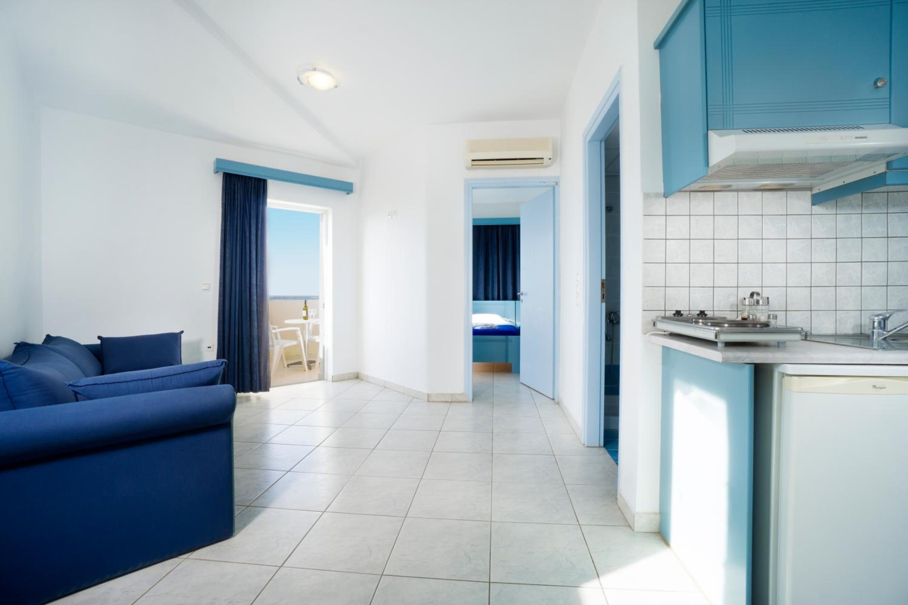 One-Bedroom Apartment with Sea View photo 2