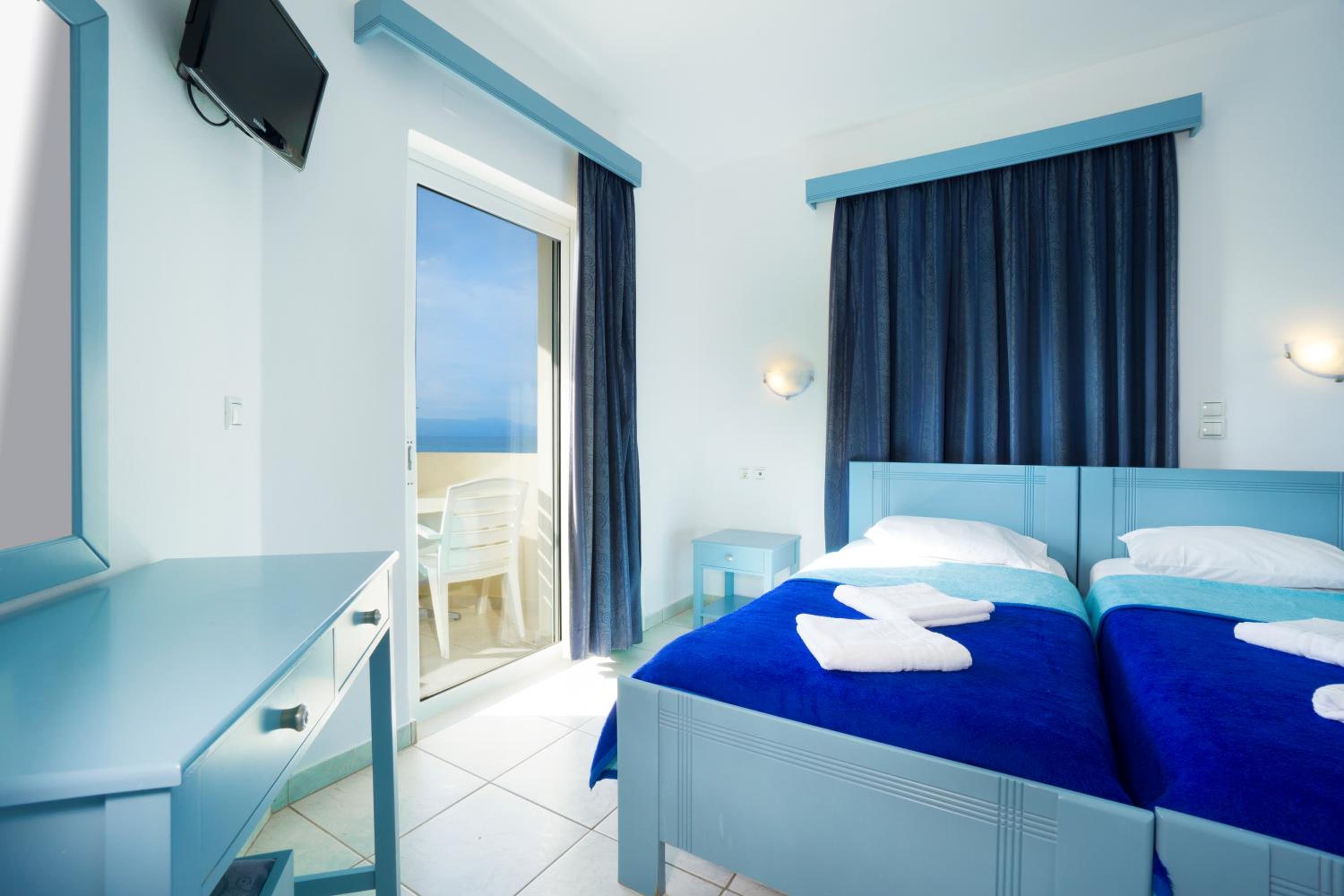 One-Bedroom Apartment Beach Front photo 3