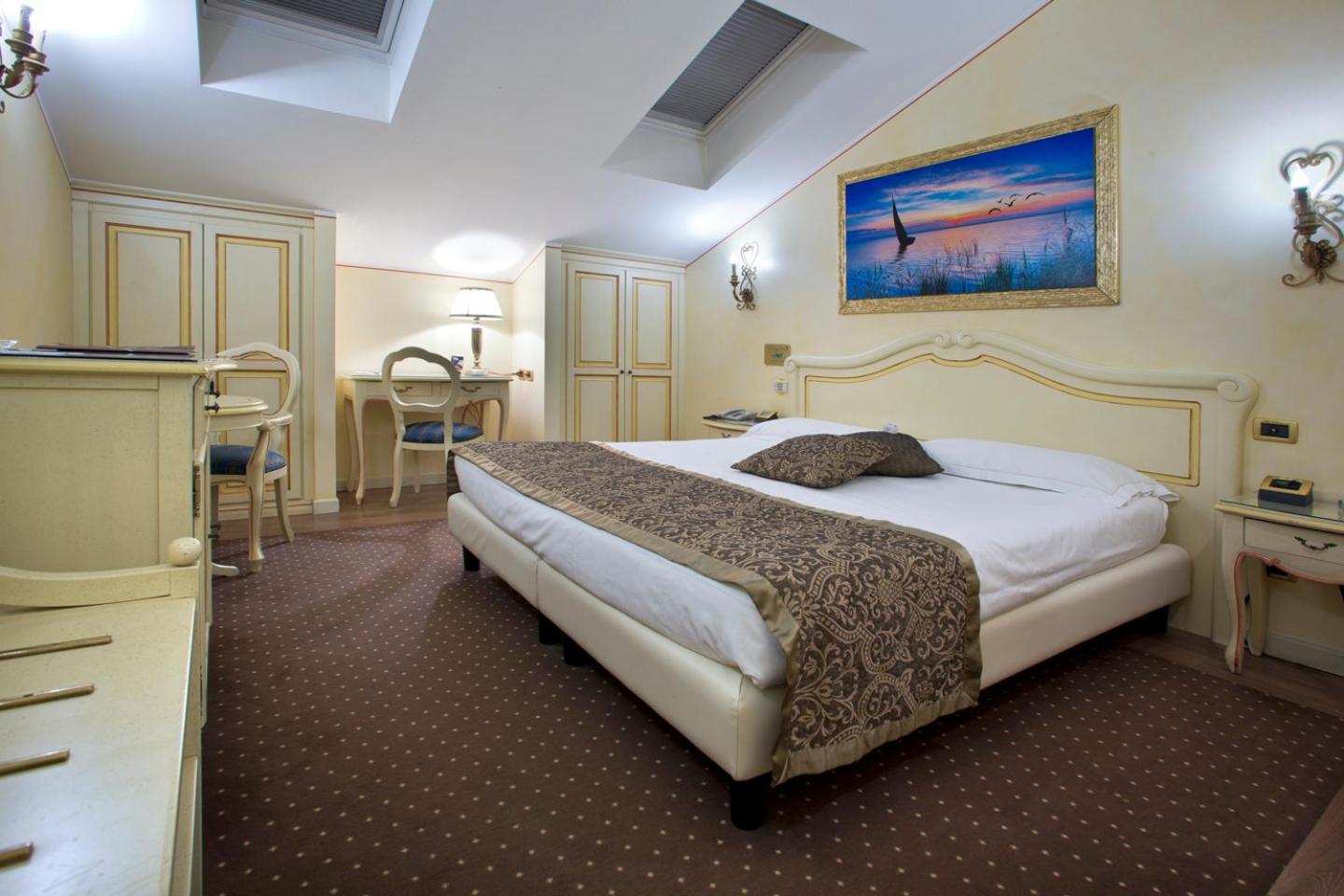 Junior Double Room - Photo 1