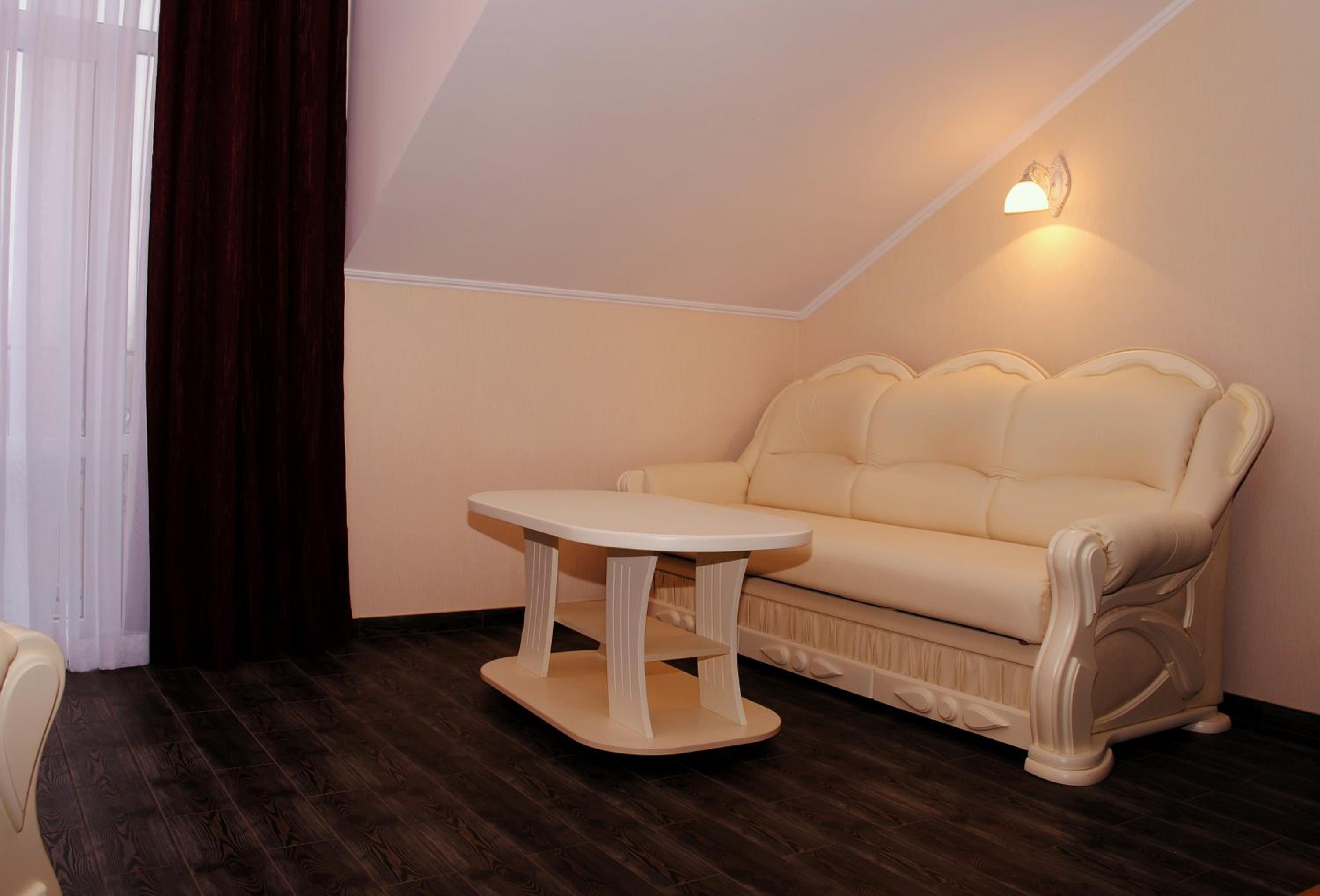 King Suite with Balcony photo 2