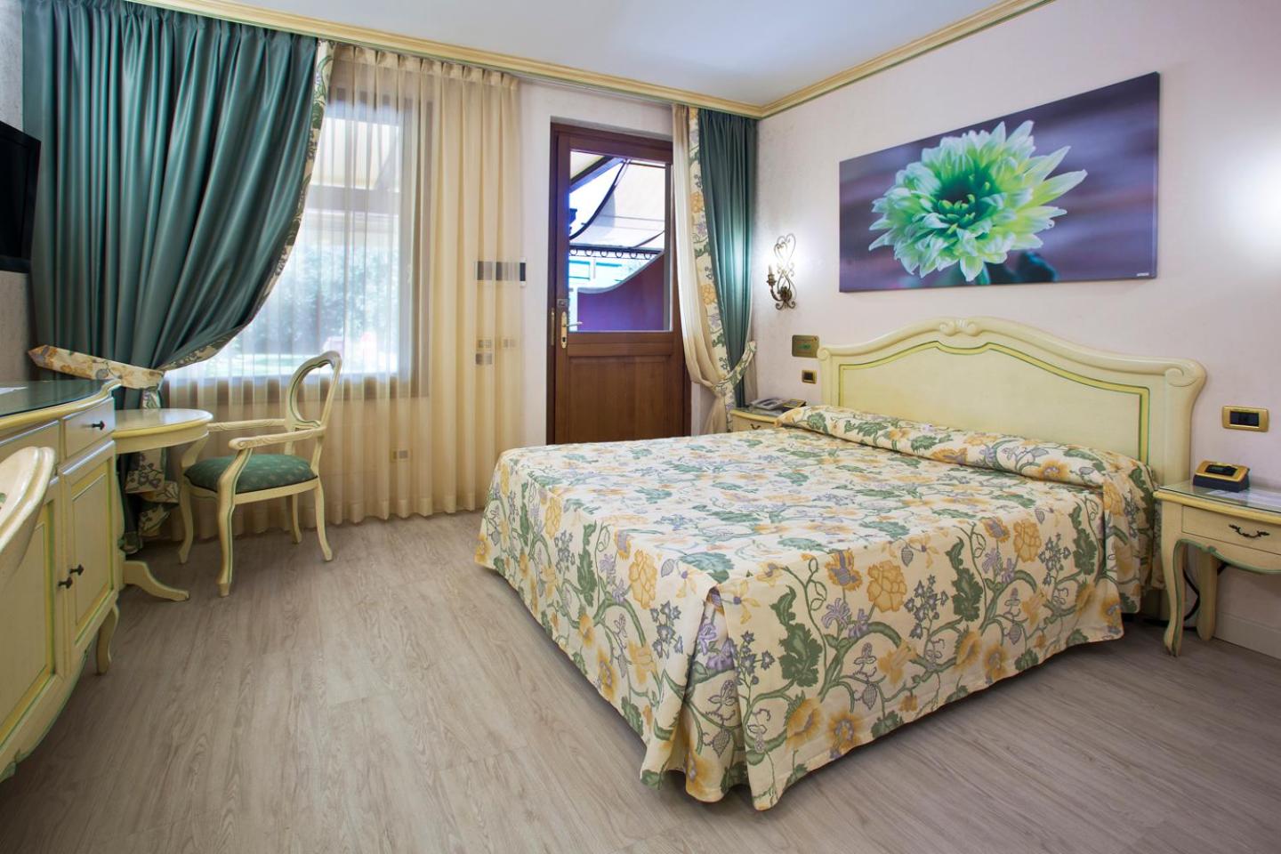 Standard Double Room - Photo 1