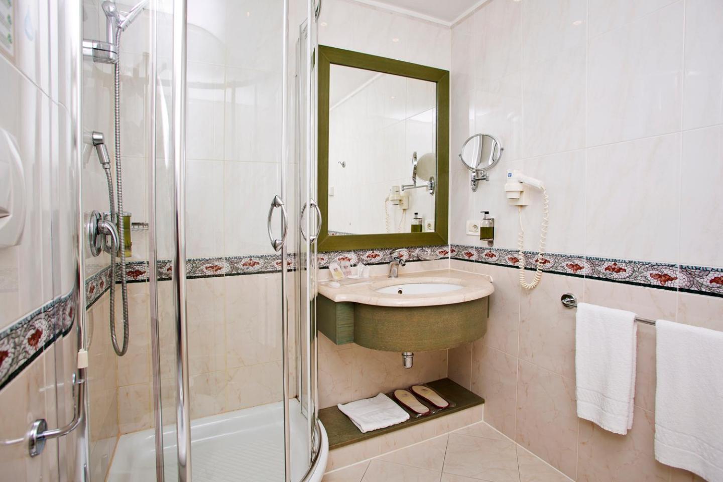 Standard Double Room - Photo 10