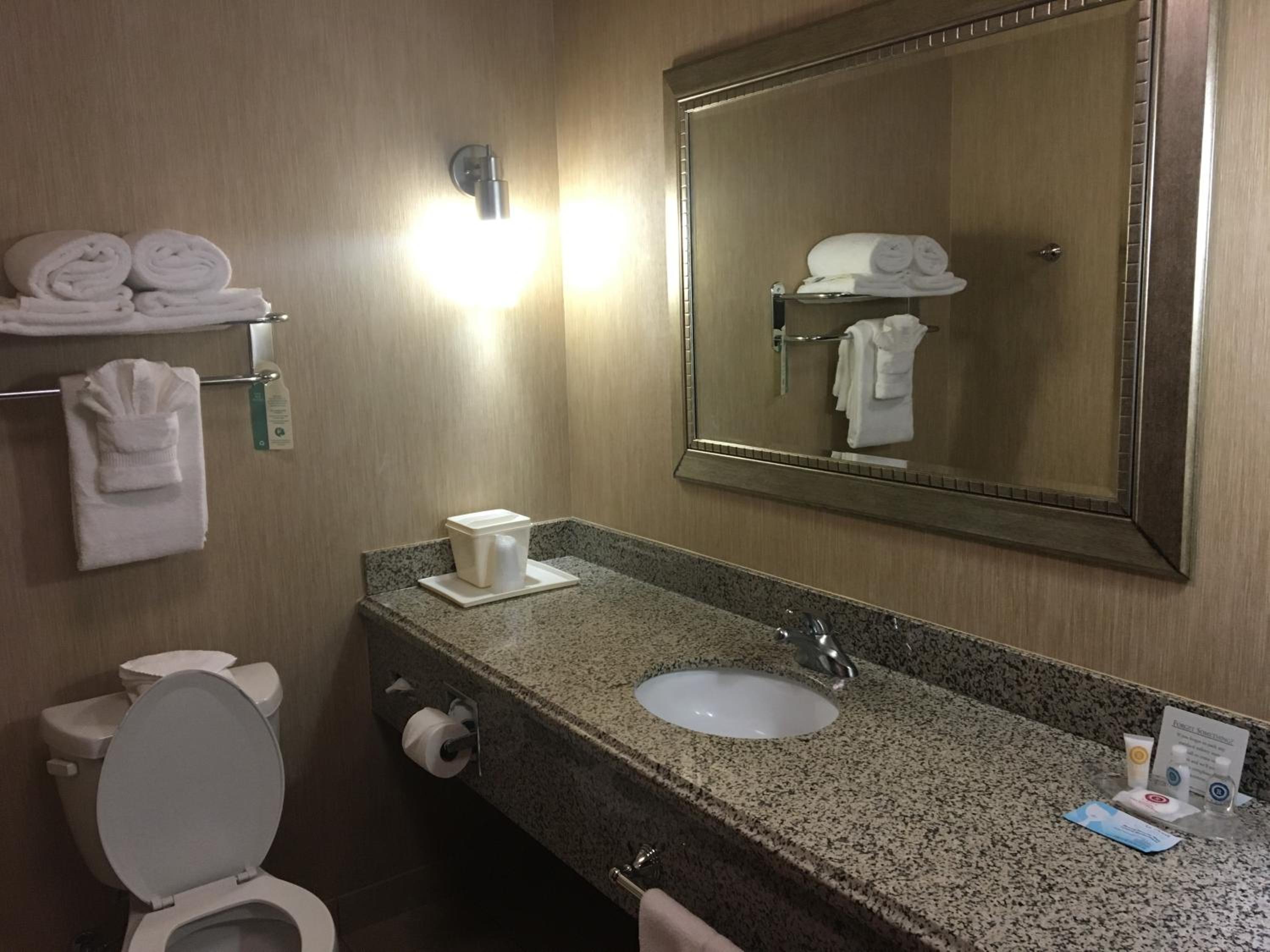 Queen Suite - Non-Smoking - Photo 5