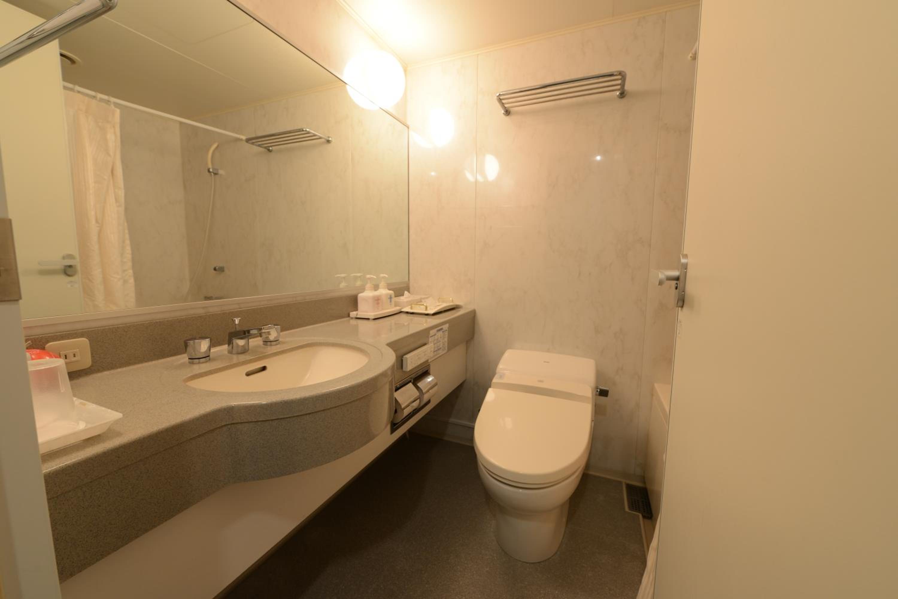 Standard Twin Room - Photo 3