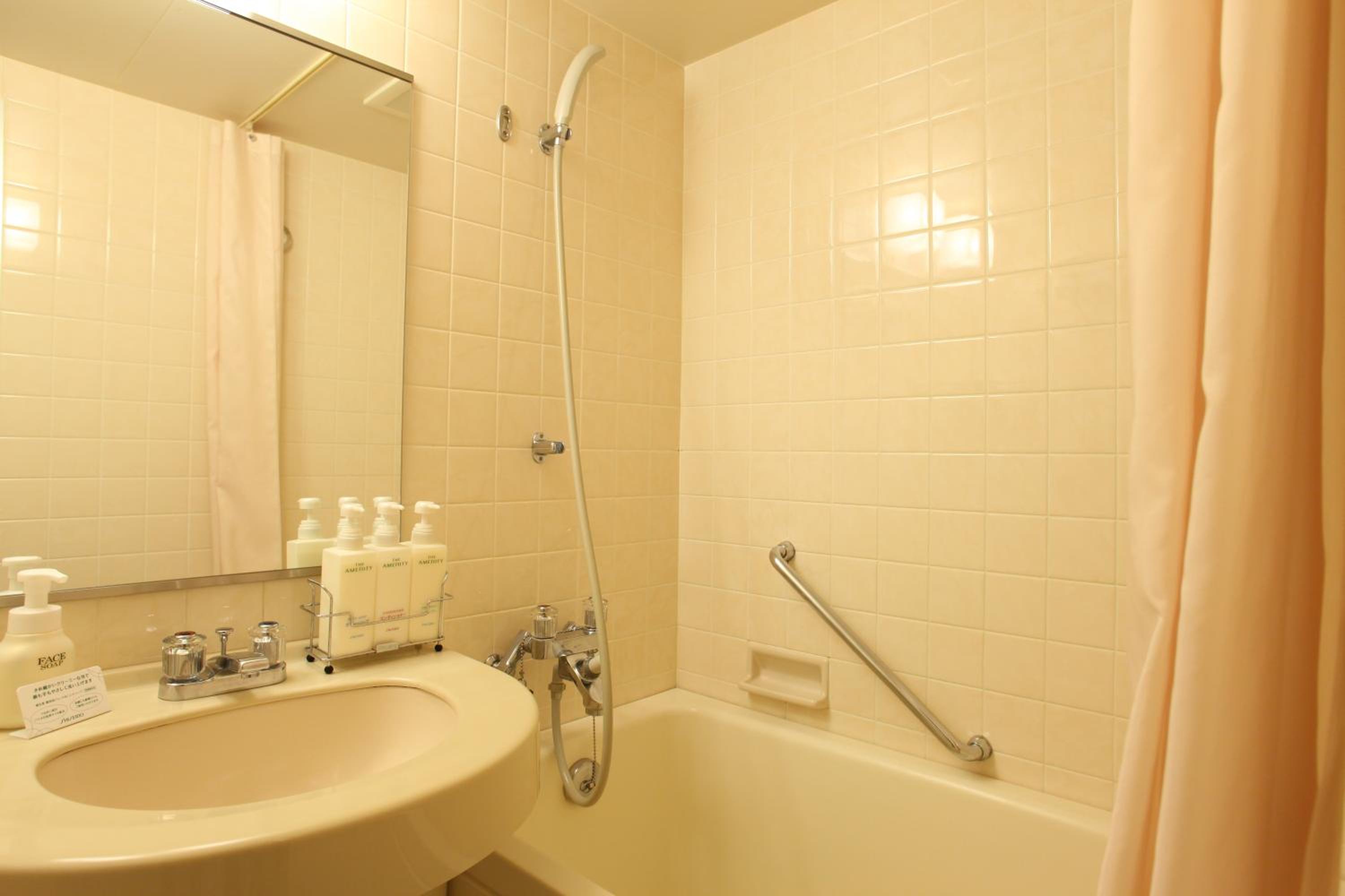 Double Room with Small Double Bed - Smoking photo 2