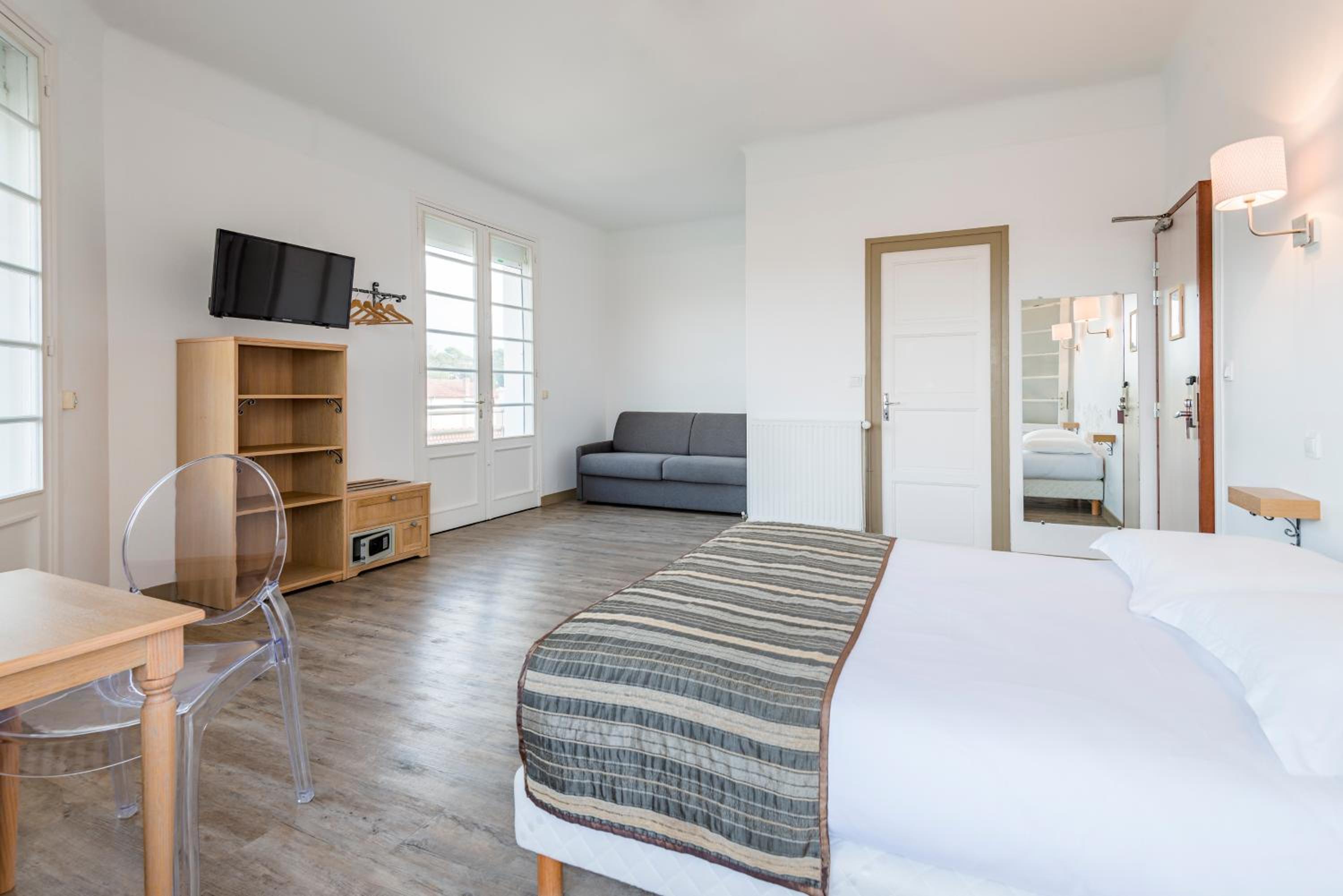 Ocean Superior Room - Photo 11
