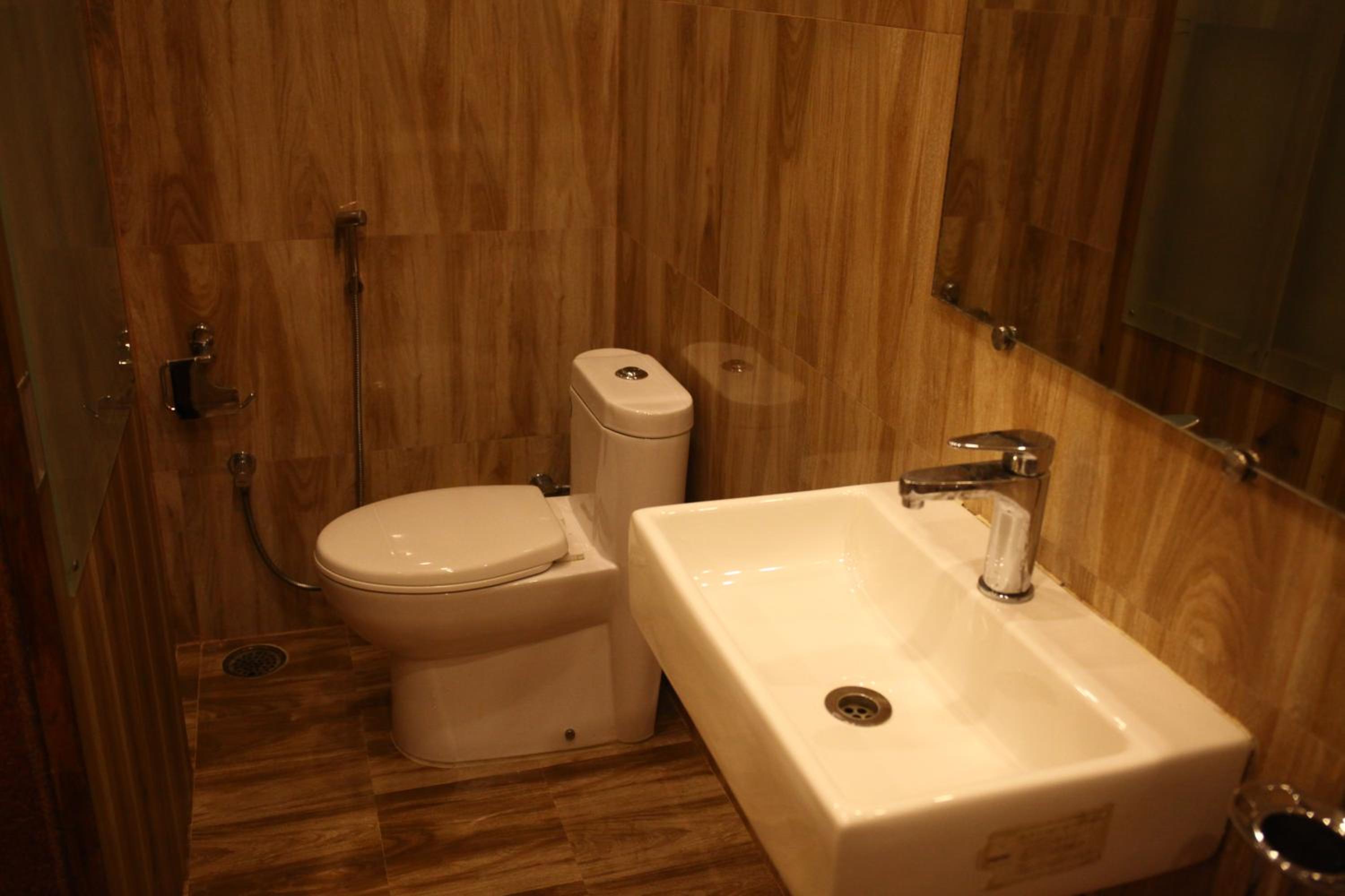 Deluxe Double Bed City View - Photo 13