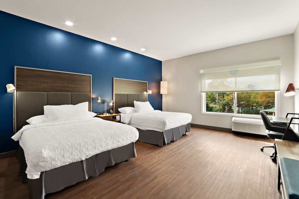 Room, 2 Queen Beds, Accessible, Bathtub (Mobility & Hearing) photo 2