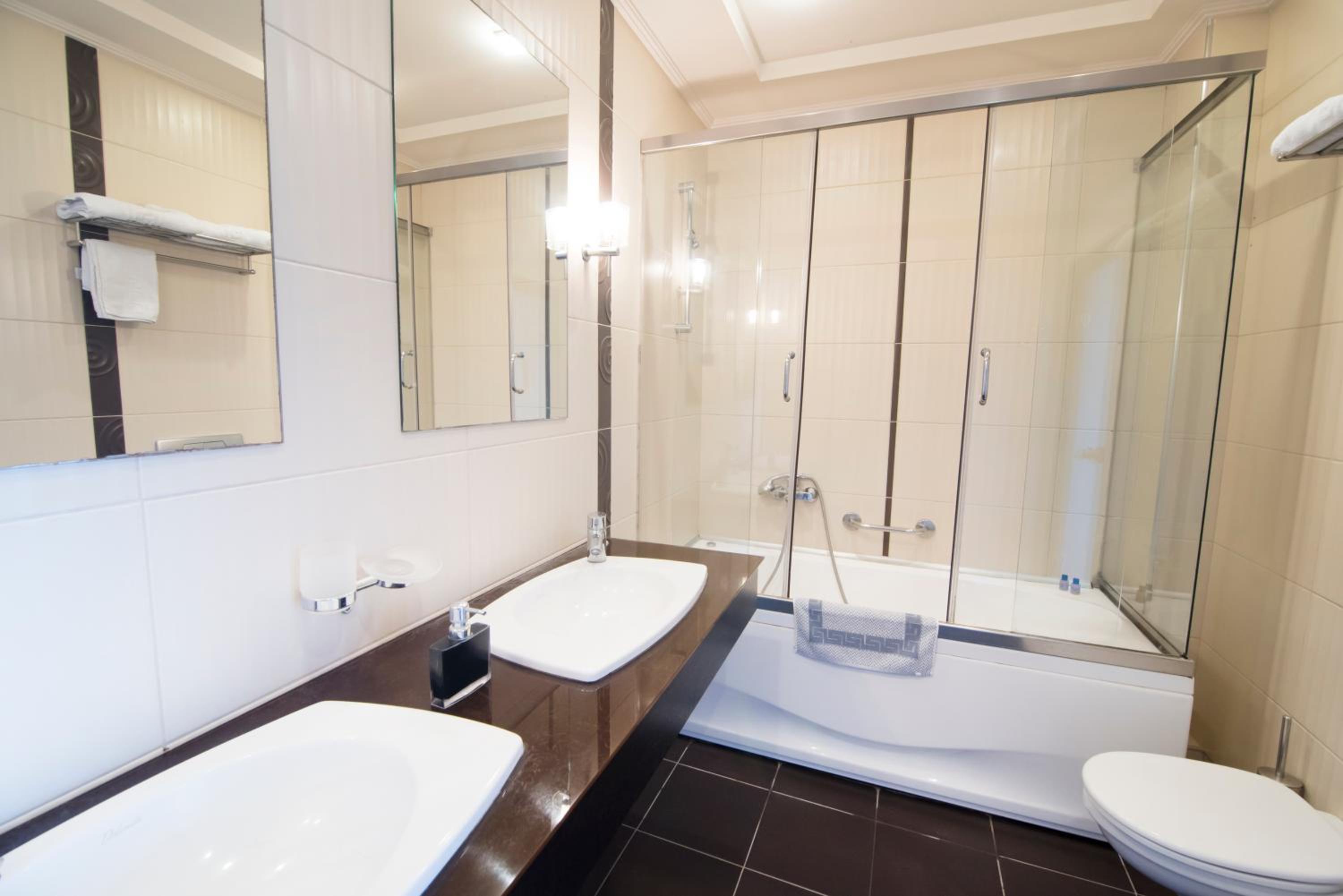 Quadruple Room with Sea View - Photo 2