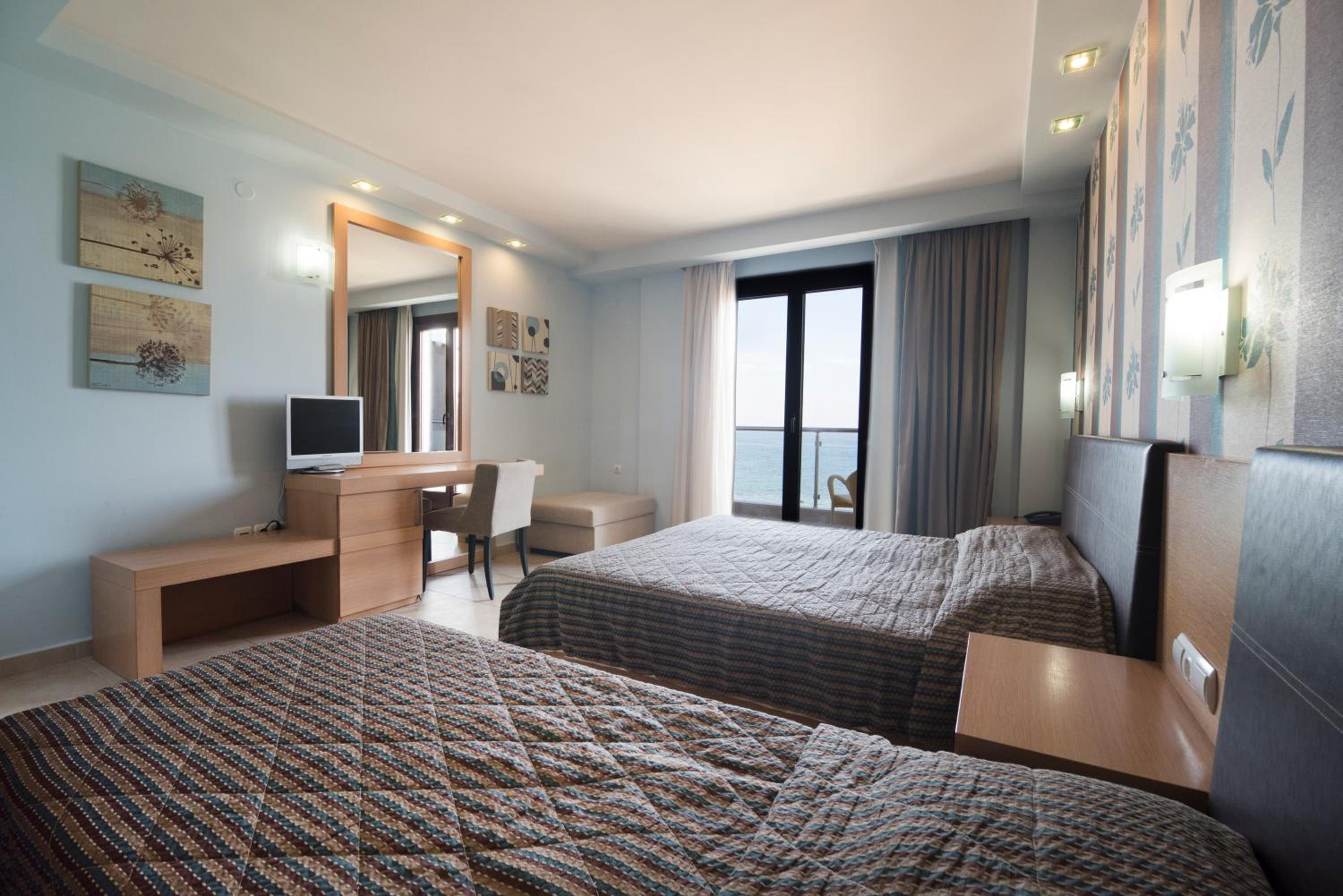 Quadruple Room with Sea View - Photo 1