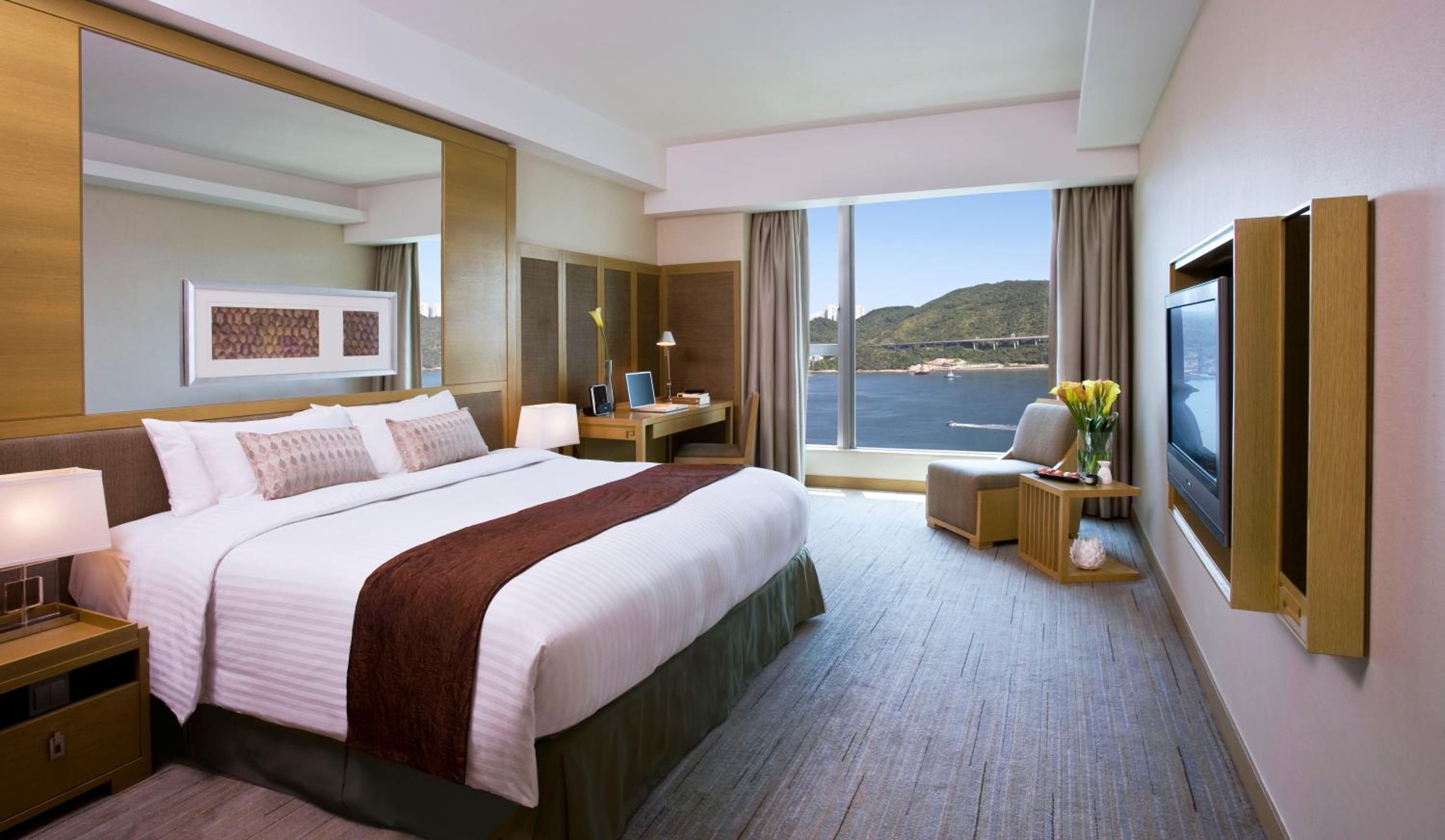 Ocean View Room (1 Queen bed) photo 1