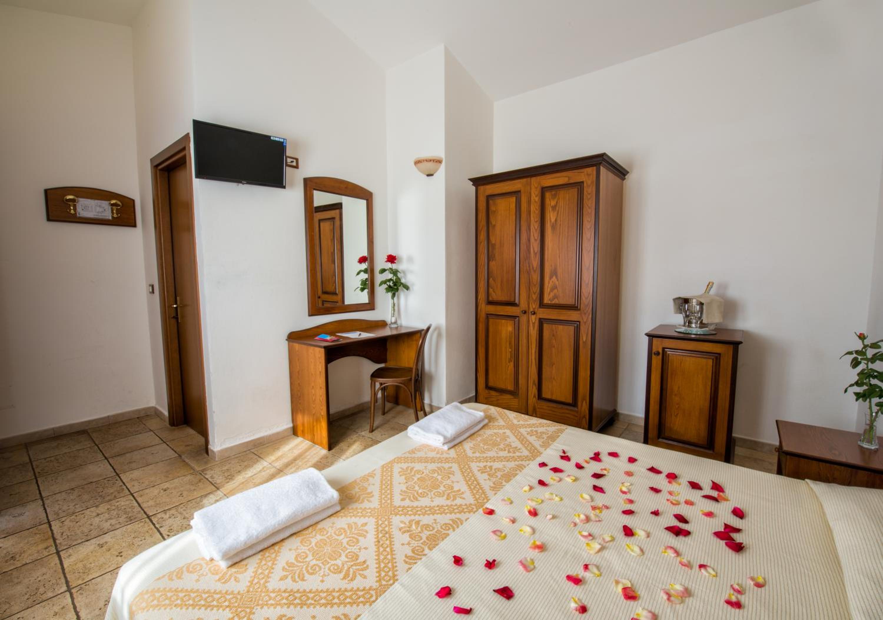 Double or Twin Room photo 2