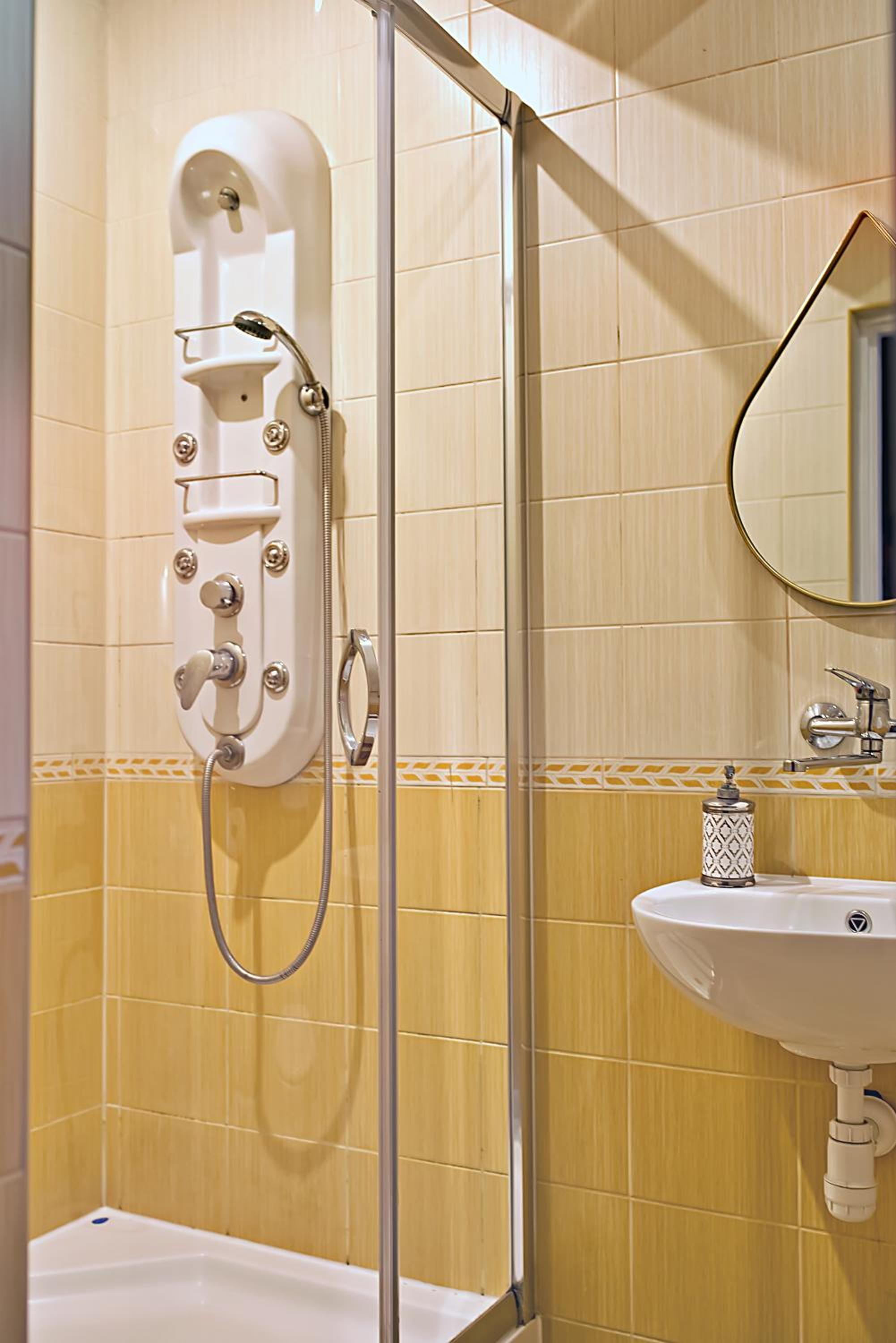 Large Double Room - Photo 4