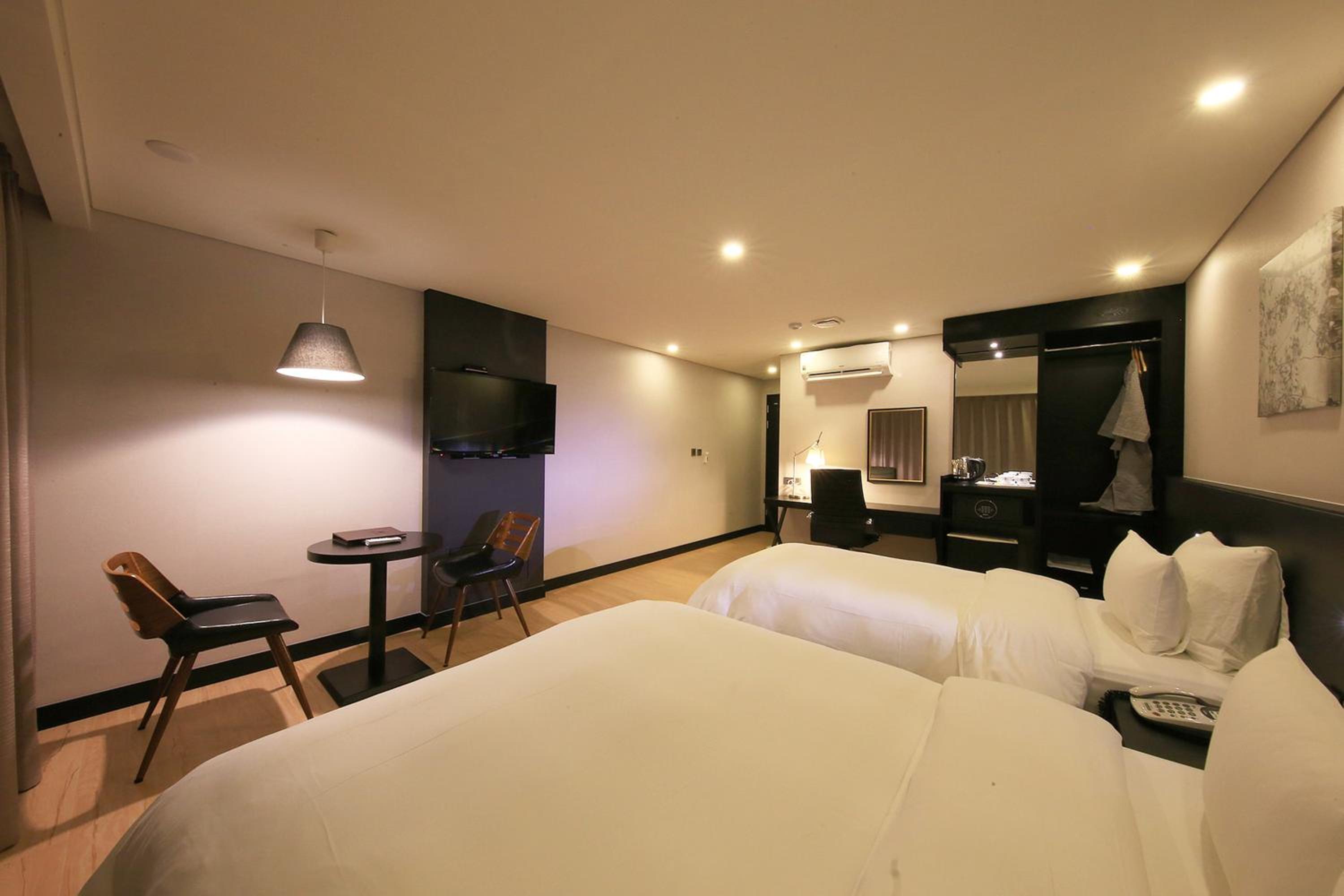 Deluxe Twin Room - Photo 3