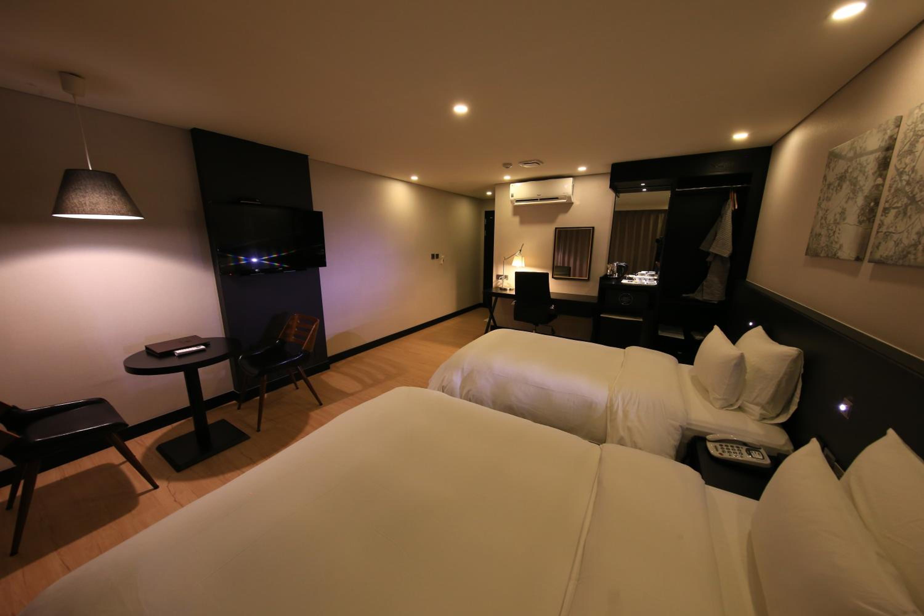 Deluxe Twin Room - Photo 6