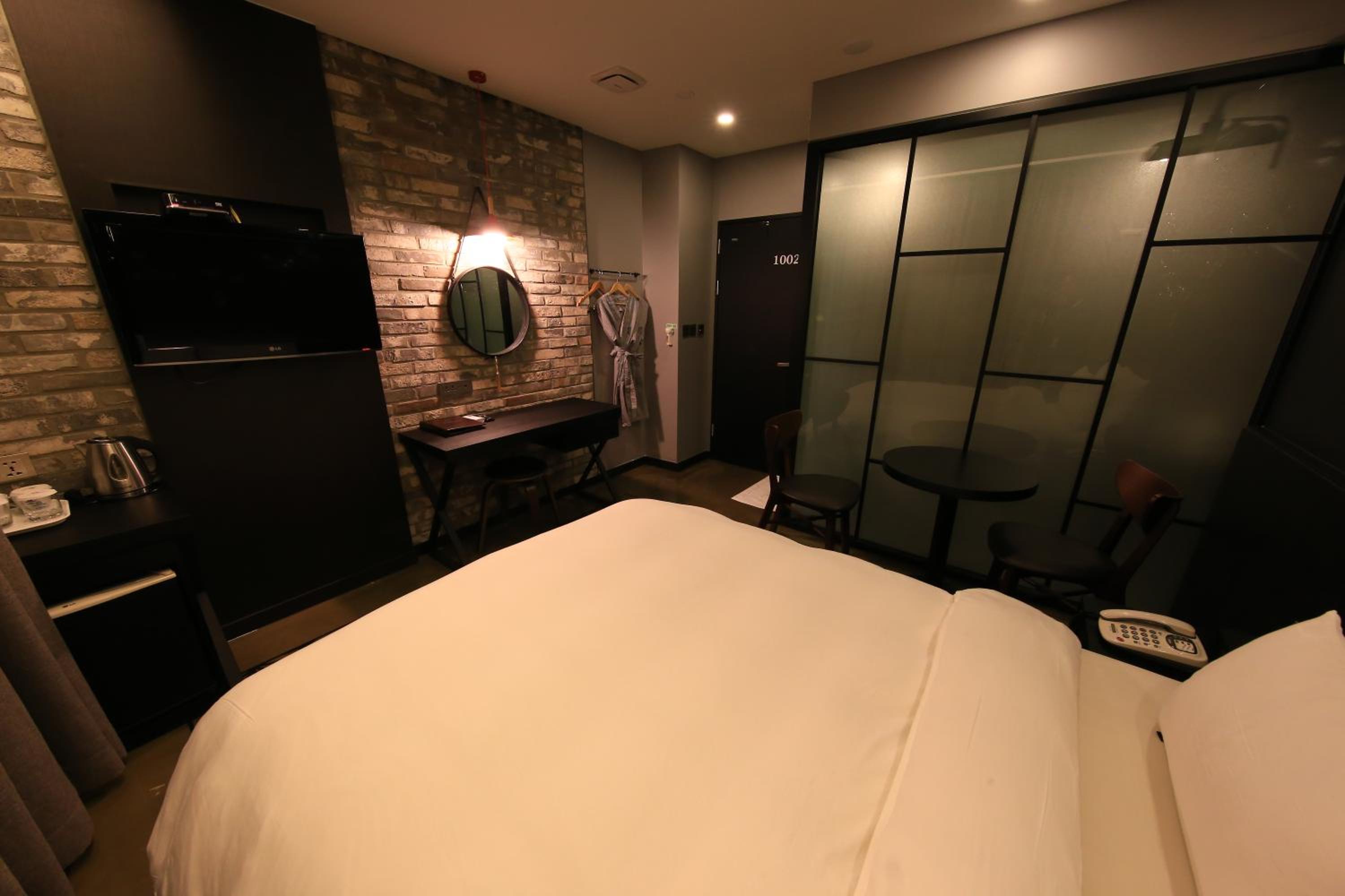 Economy Double Room - Photo 3