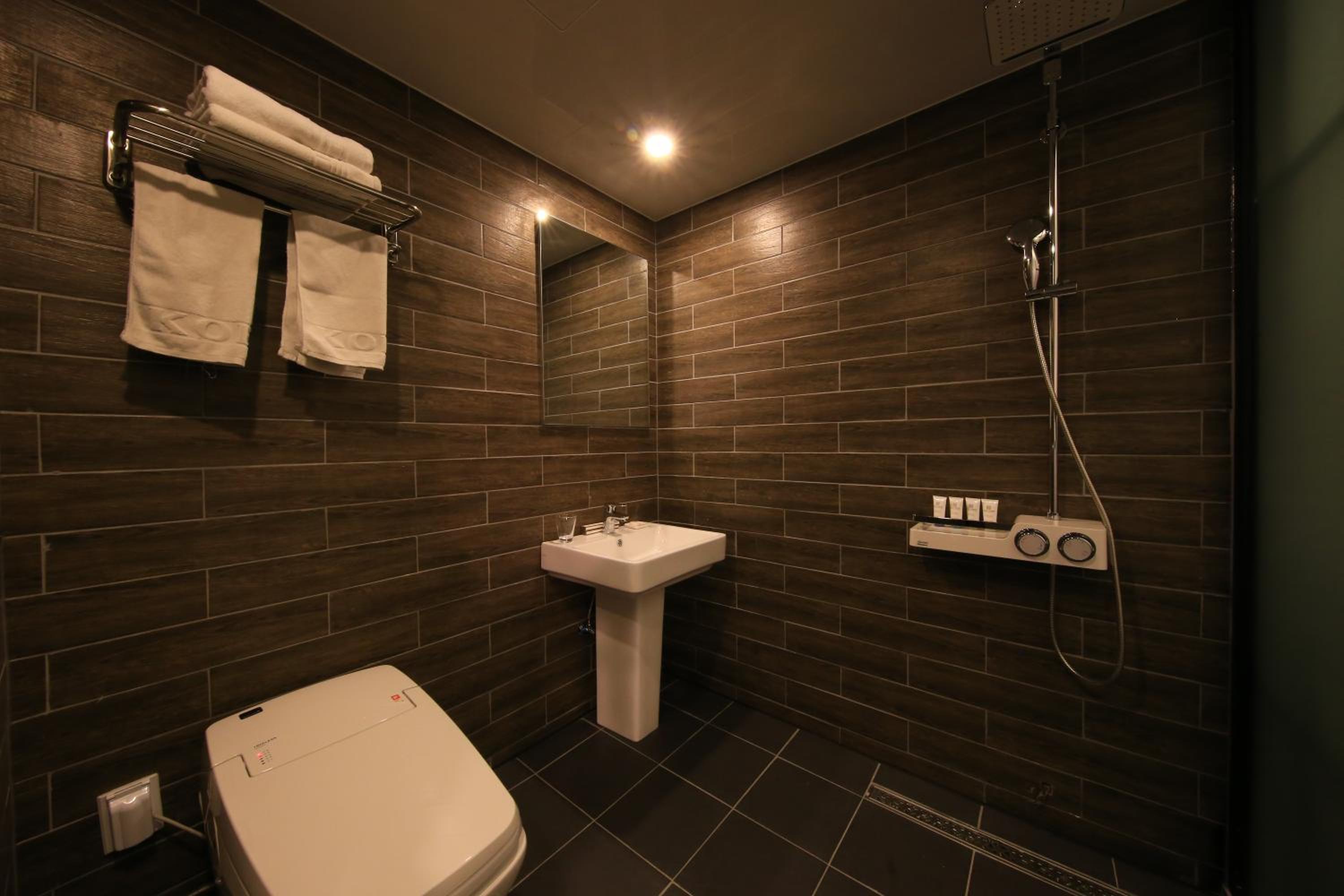 Economy Double Room - Photo 4