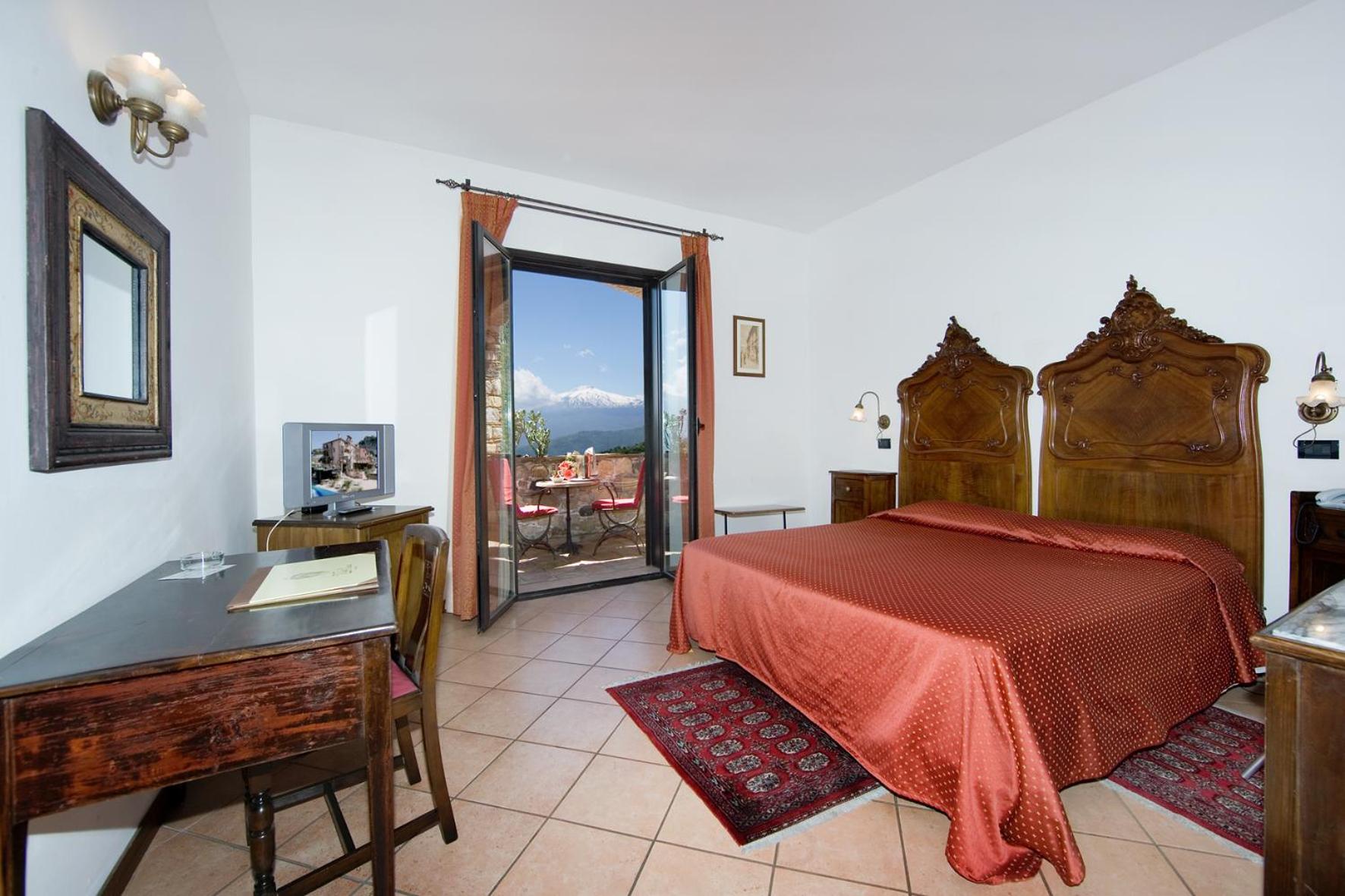 Double or Twin Room with Mountain View - Photo 1